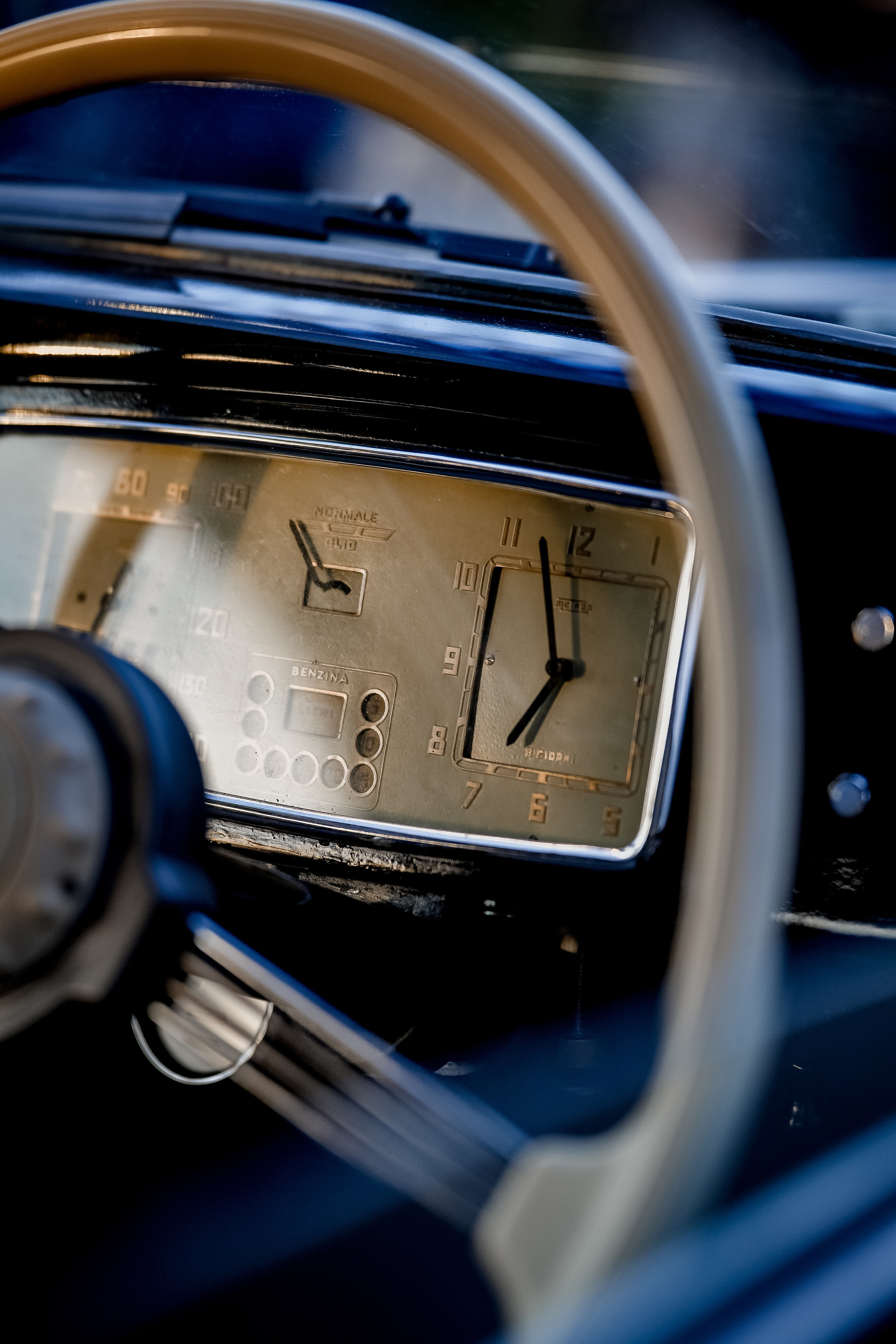 Photoshoot with Retro cars and Fiat500. Photographer in Florence Tuscany