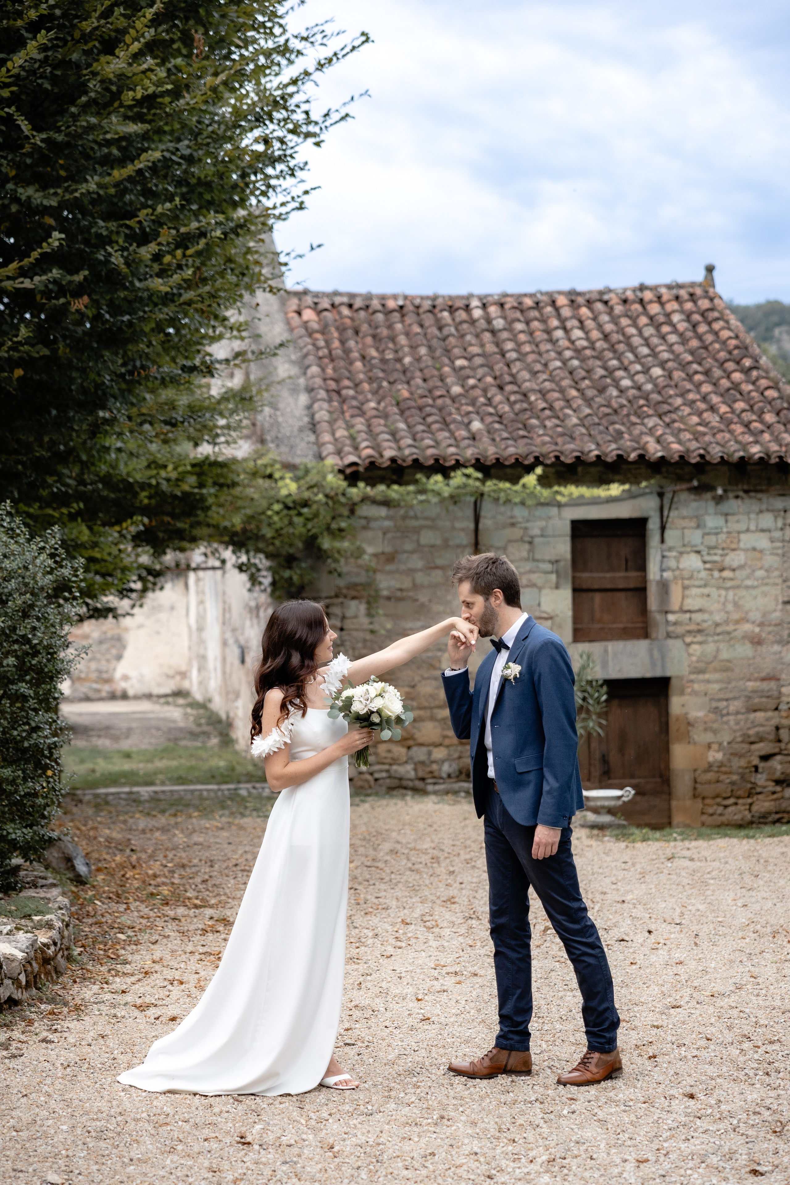 Elopement photoshoot at Château de Cénevières. Eugénie Smirnova — Photographe à Toulouse et dans le Sud-Ouest