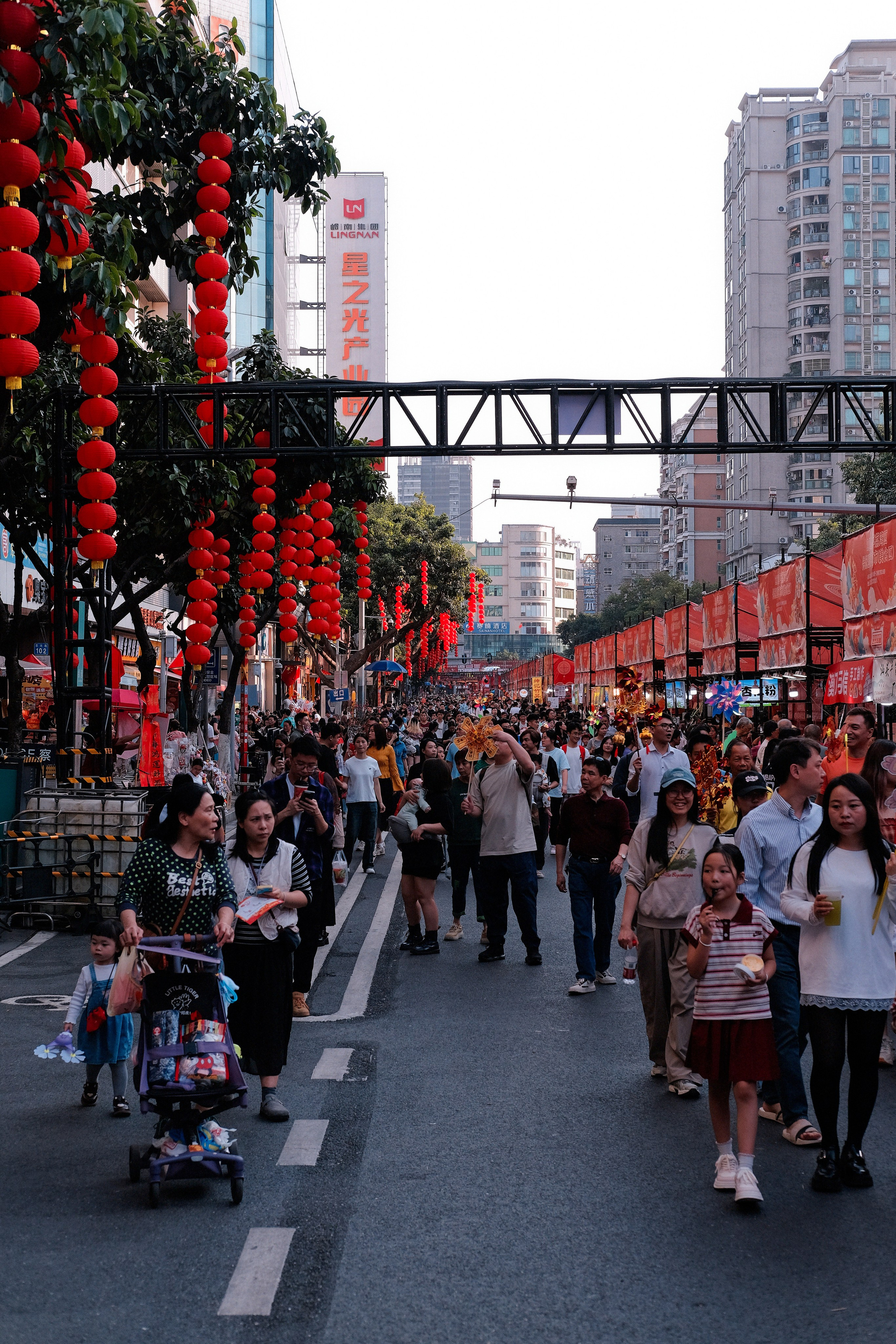 Chinese New Year 2026 |&nbsp;Street Photography&nbsp;| China, Guangzhou