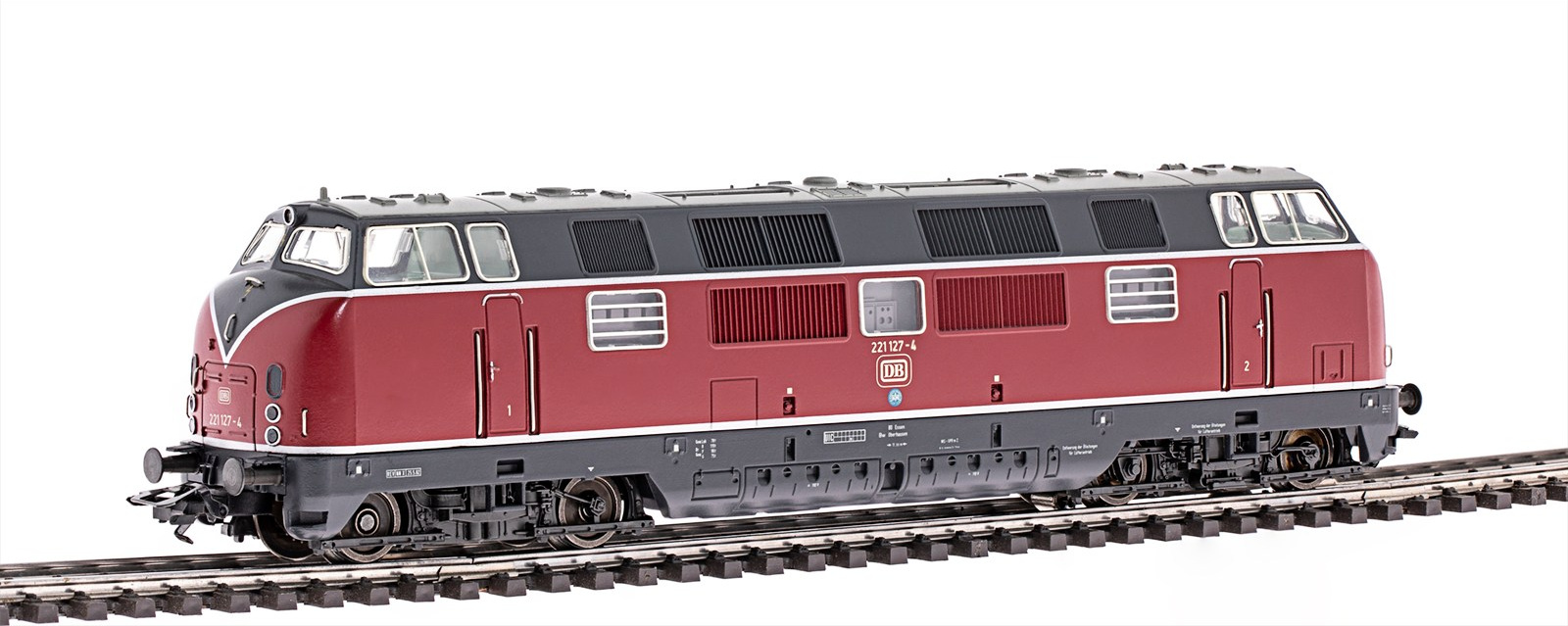 На фотографии крупным планом изображена модель тепловоза Märklin 3782, на белом фоне. Фотограф Роман Дюжев.