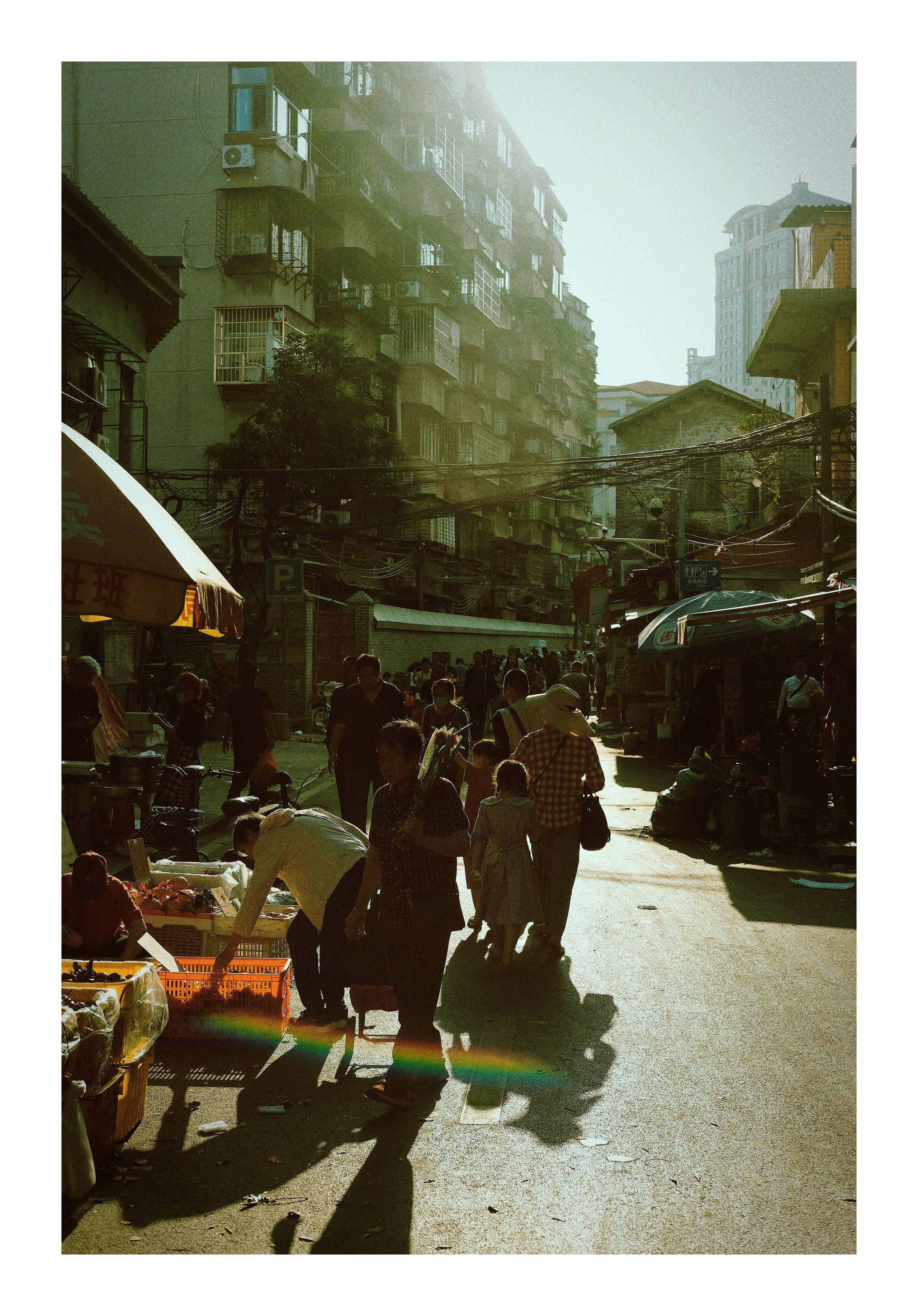 Candid Street Photography in Guangzhou — Film Style in Golden Hour