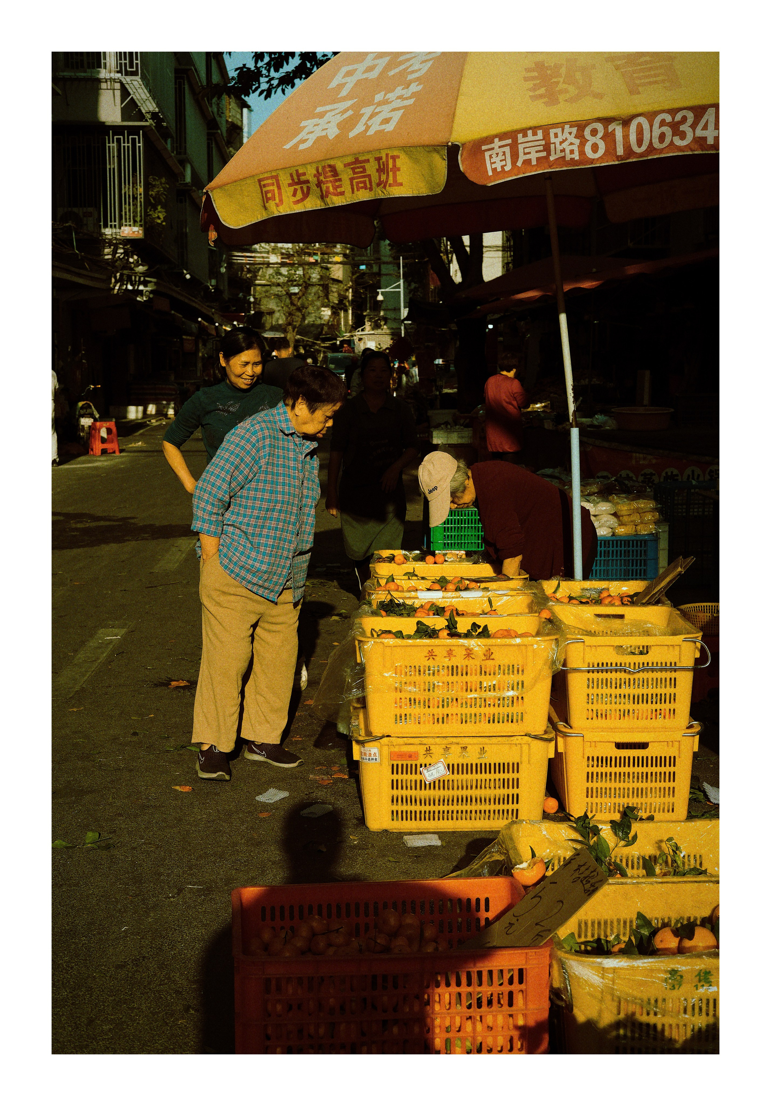 Candid Street Photography in Guangzhou — Film Style in Golden Hour