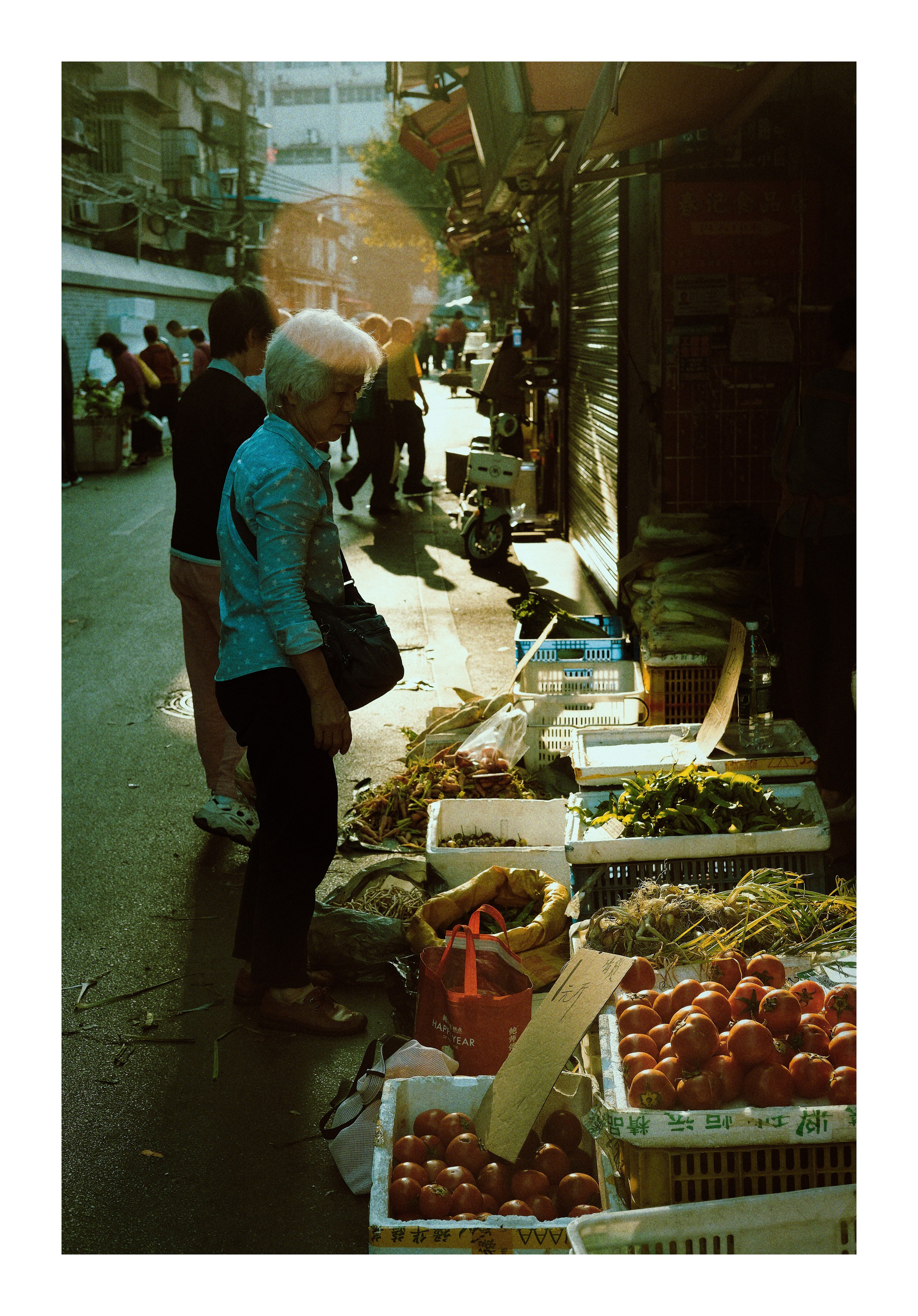 Candid Street Photography in Guangzhou — Film Style in Golden Hour