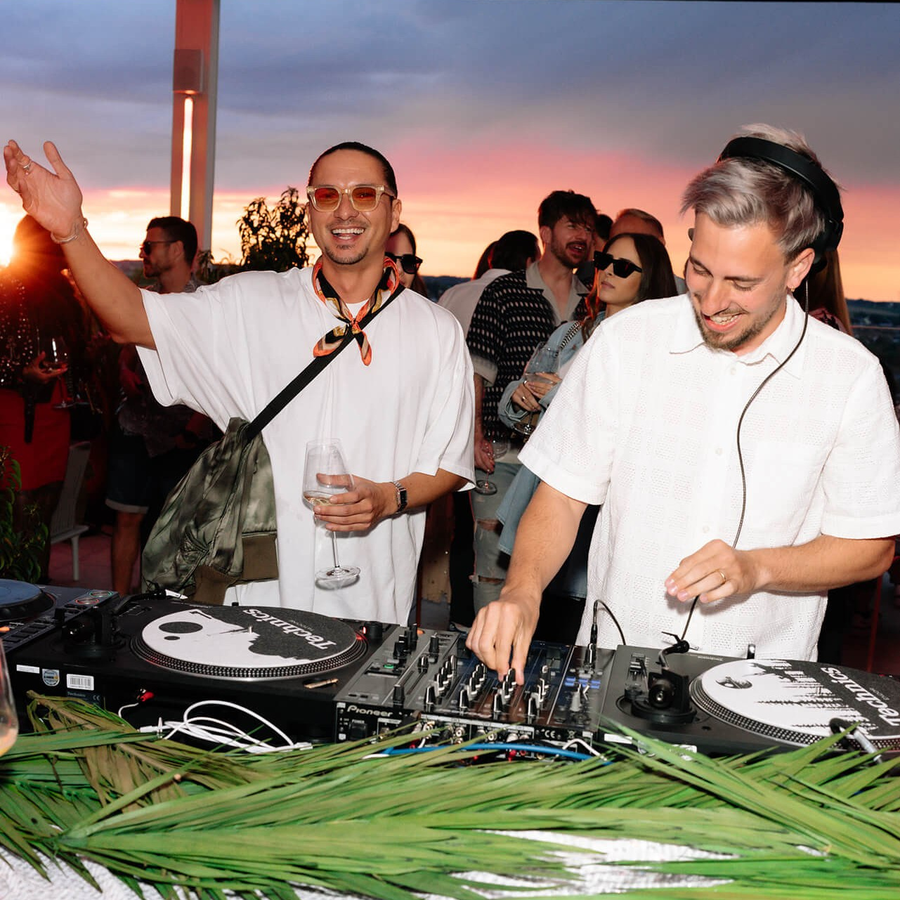 Boxende Frau in einem schönen Licht