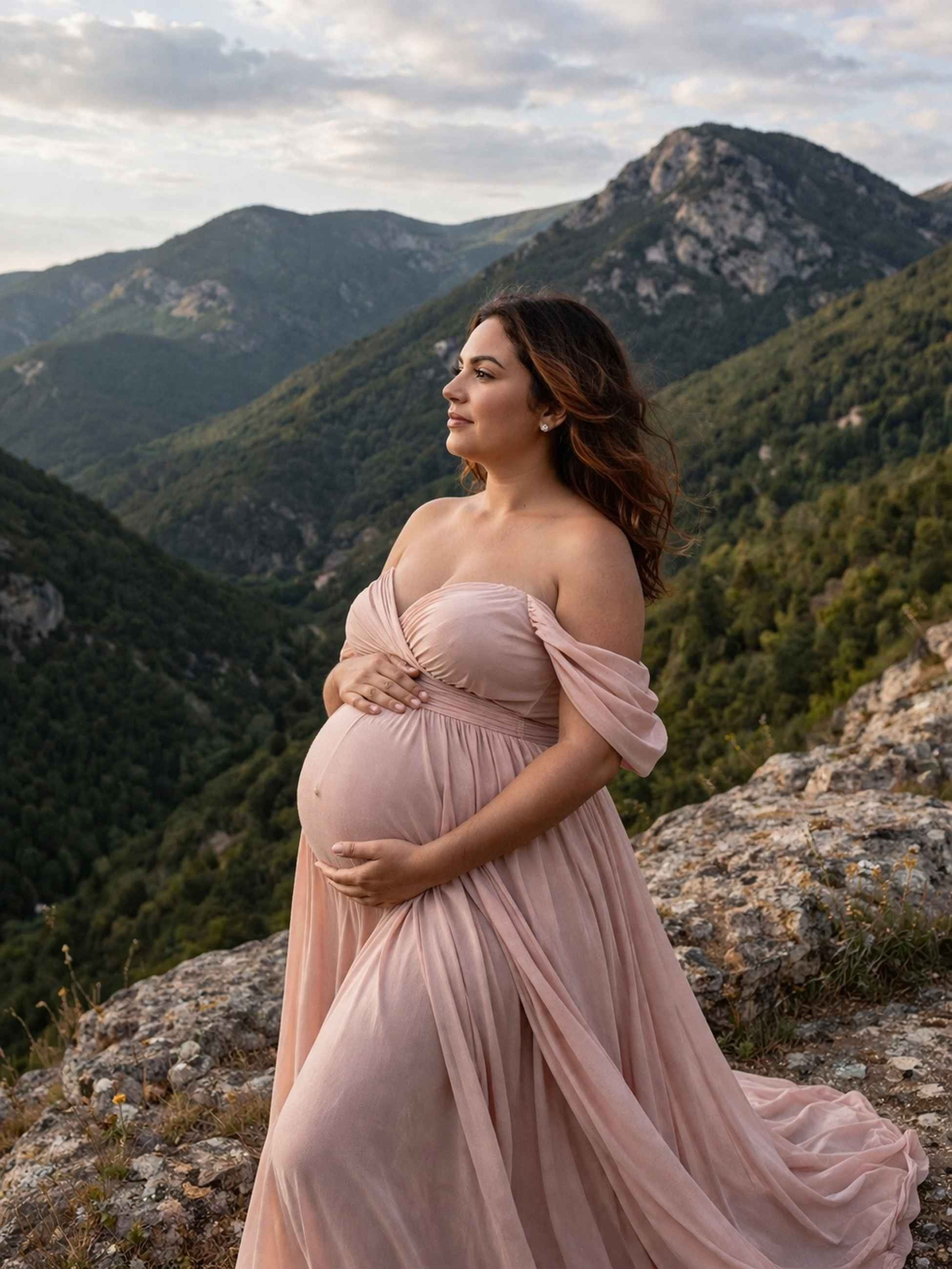Фотосессия для беременных в горах розовое платье