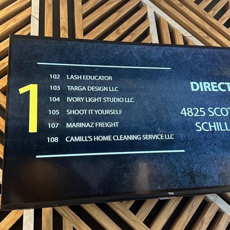 LOCATION. SHOOT IT YOURSELF — SELF PORTRAIT STUDIO IN CHICAGO