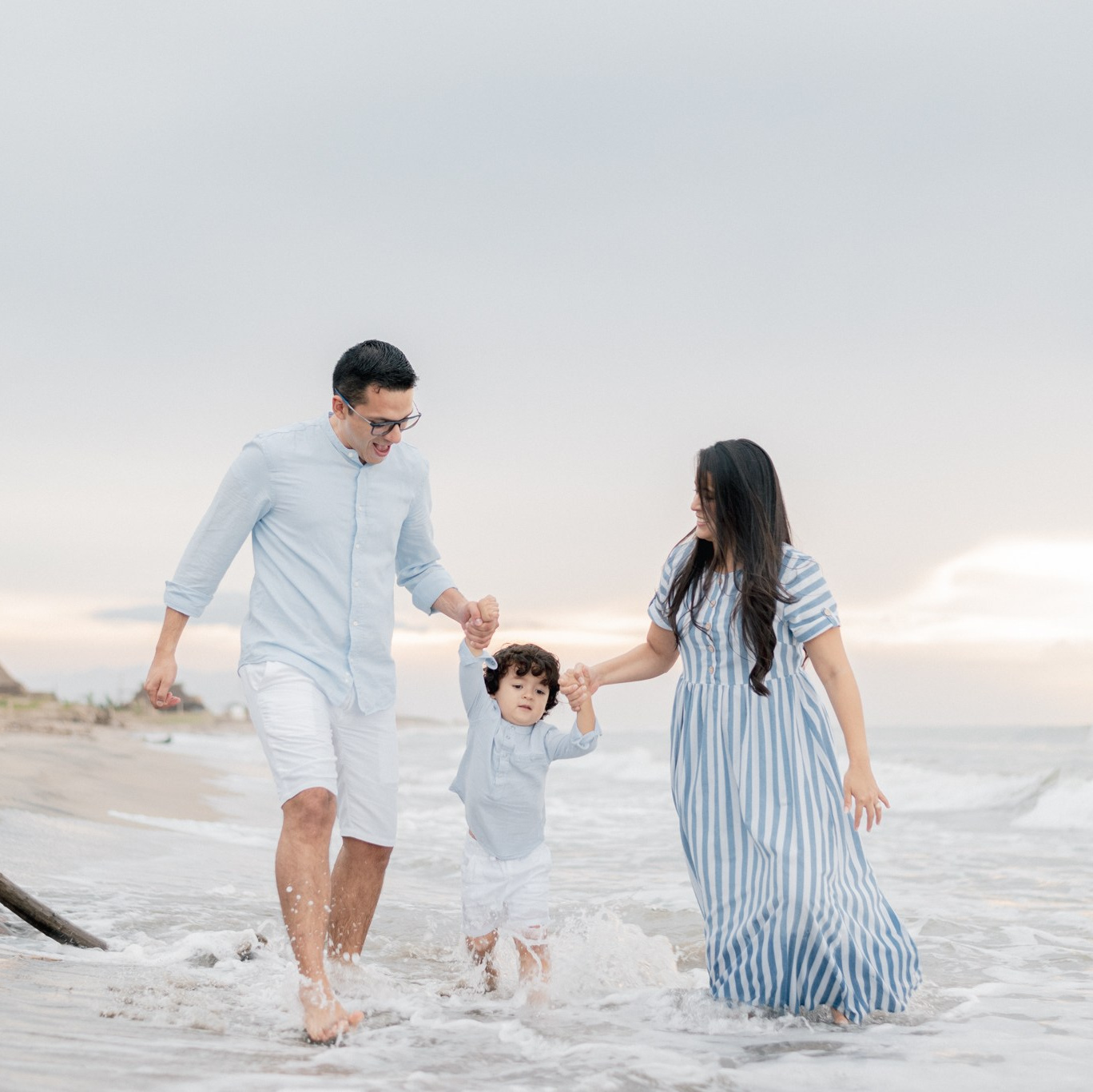 Sesión fotográfica de familia en Barranquilla. Fotógrafos de boda en Barranquilla, Fotógrafos de boda en Cartagena, Fotógrafos de boda en Santa Marta, Fotógrafos de boda en Medellín, Mejores fotógrafos de boda en Colombia.