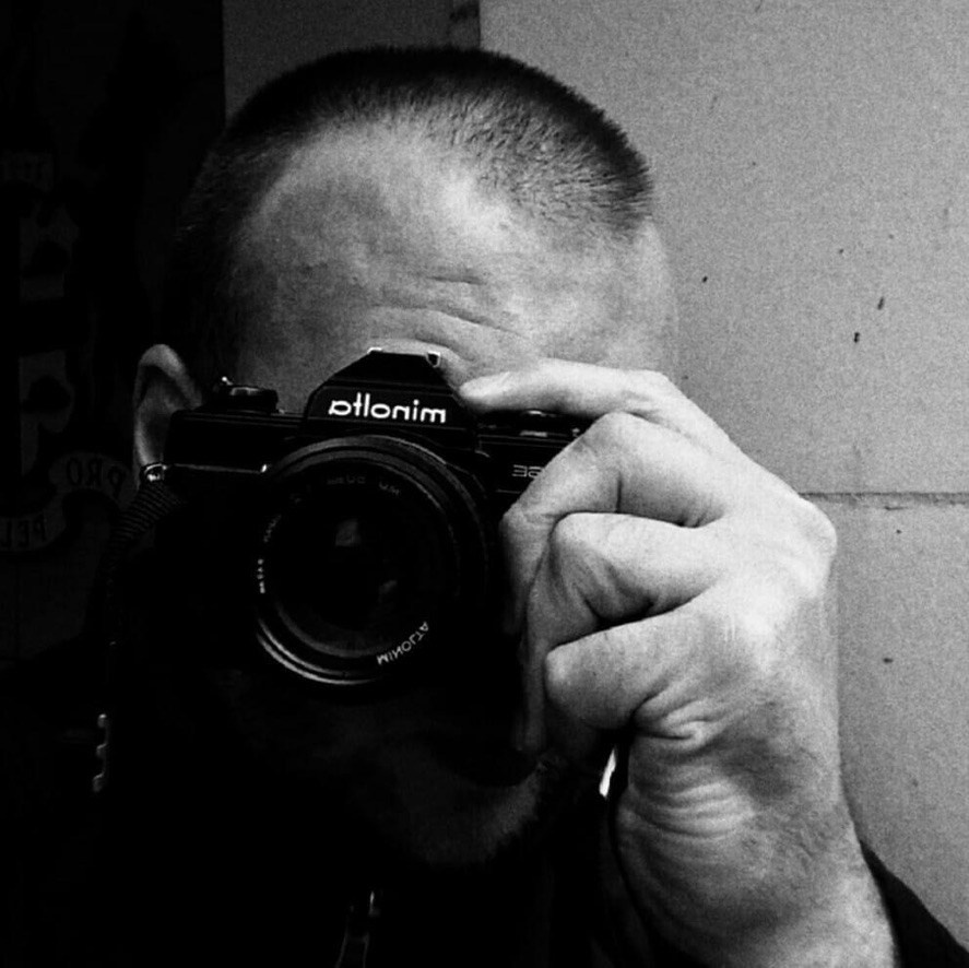 CONTACT ME. PORTRAIT AND LIFESTYLE PHOTOGRAPHER