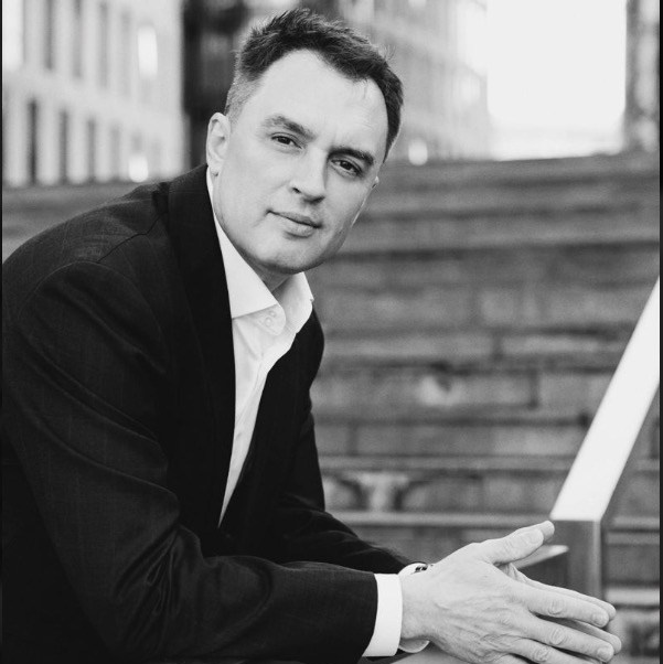 KOMERC PORTRETU IDEJAS - POZAS