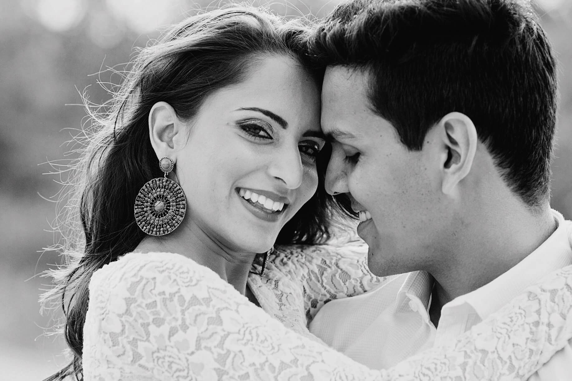 Black and white beach kiss in Diani Beach. Maiafreia Studio captures the essence of weddings, elopements, and honeymoon love stories on the Kenyan coast.
