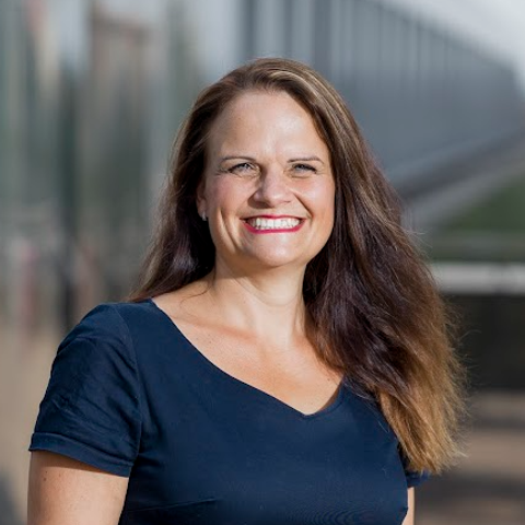 Review. Dana Lišková — Empathetic Photographer | Introspective Artist |Neurodivergent Coach | Founder of Artepy.cz