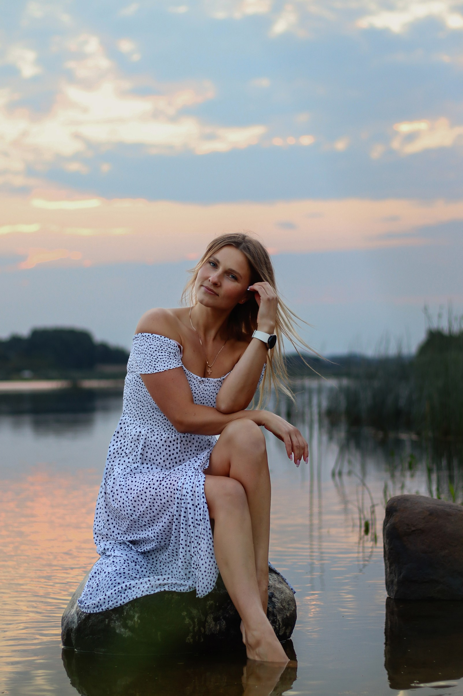 Фотограф Даугавпилс | Девушка на камне в воде