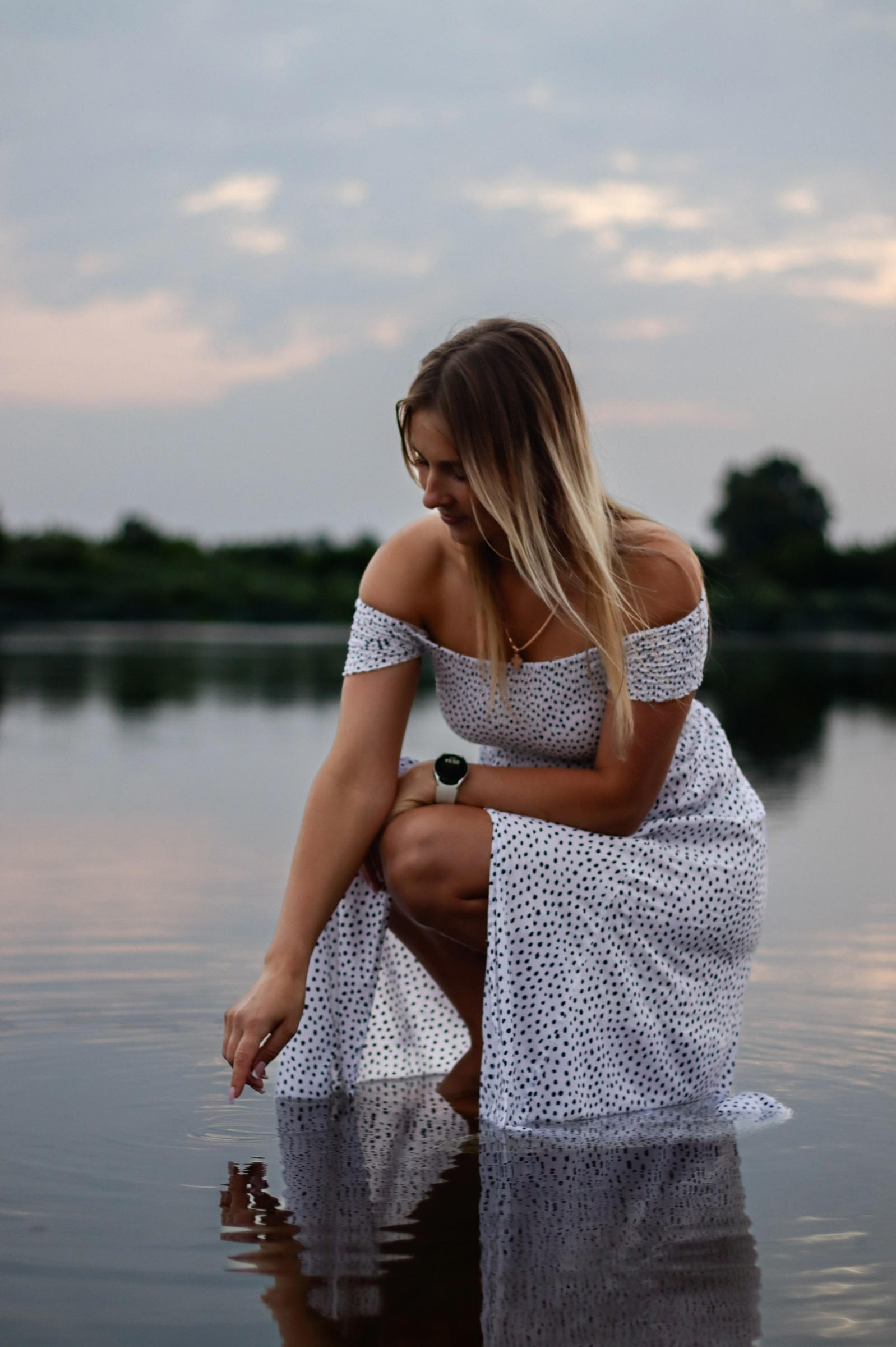 Фотограф Даугавпилс | Девушка в воде на стуле