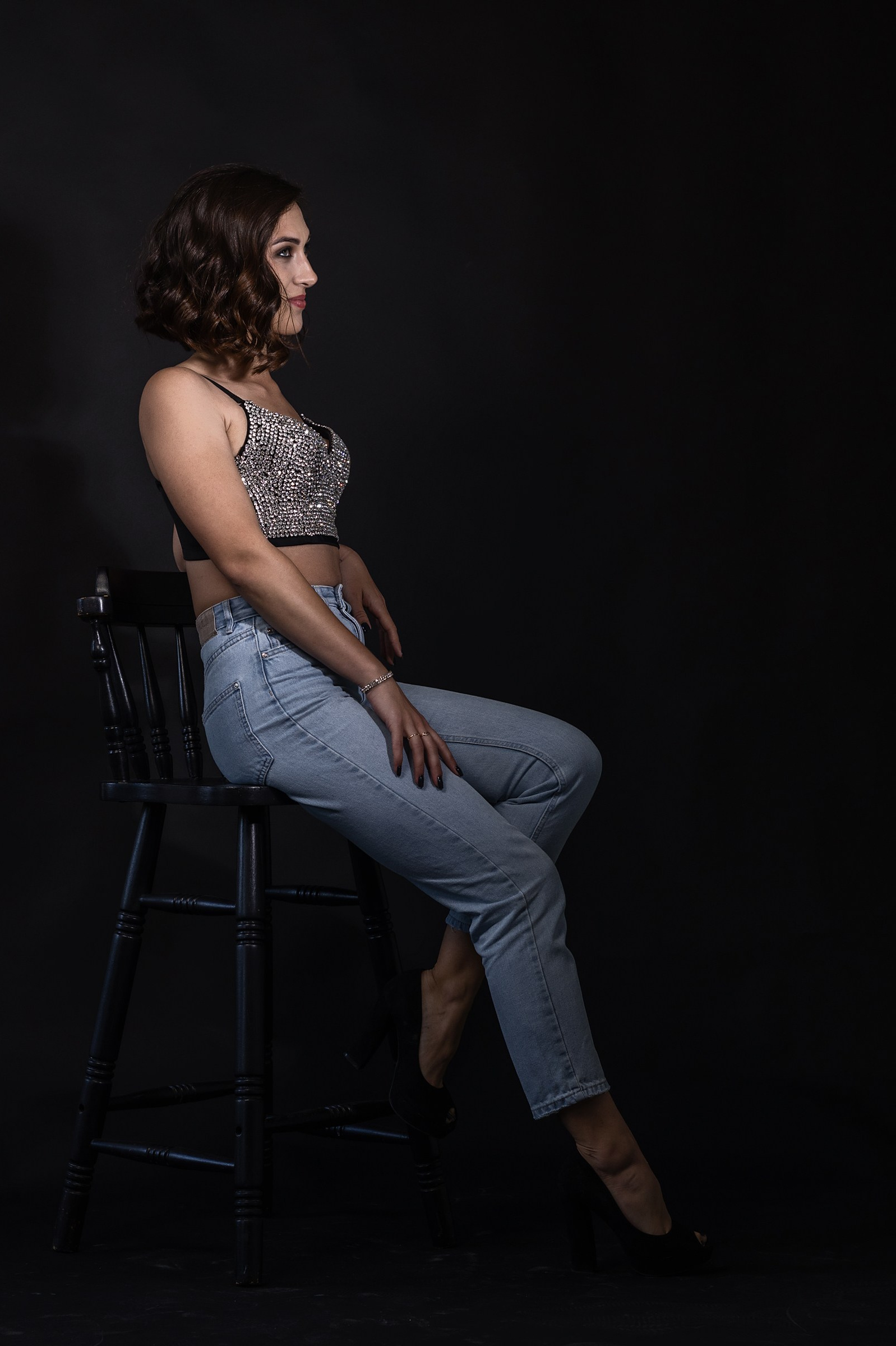 Фотограф Даугавпилс | Девушка на стуле в студии