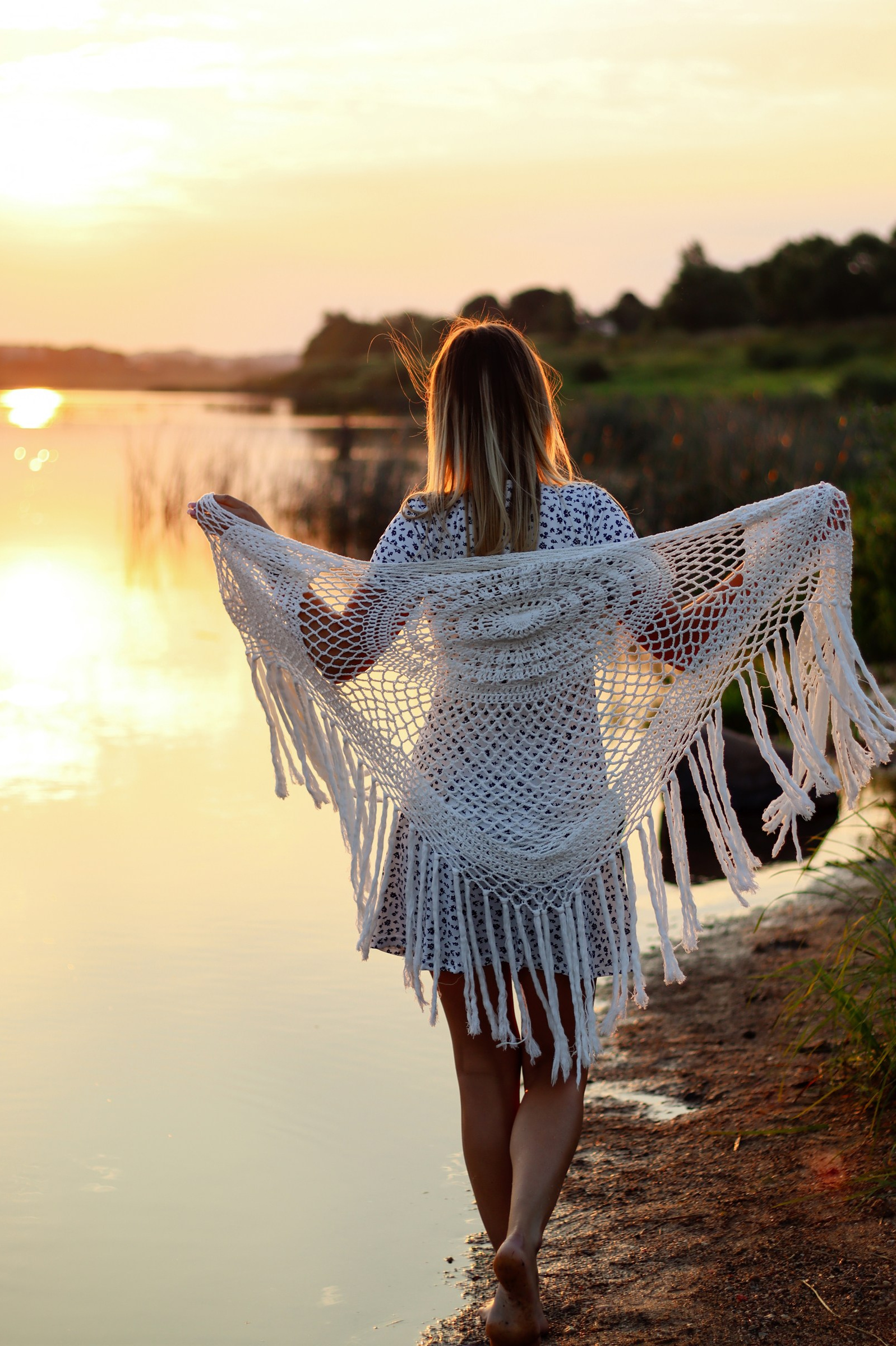 Фотограф Даугавпилс | Девушка на рассвете у реки