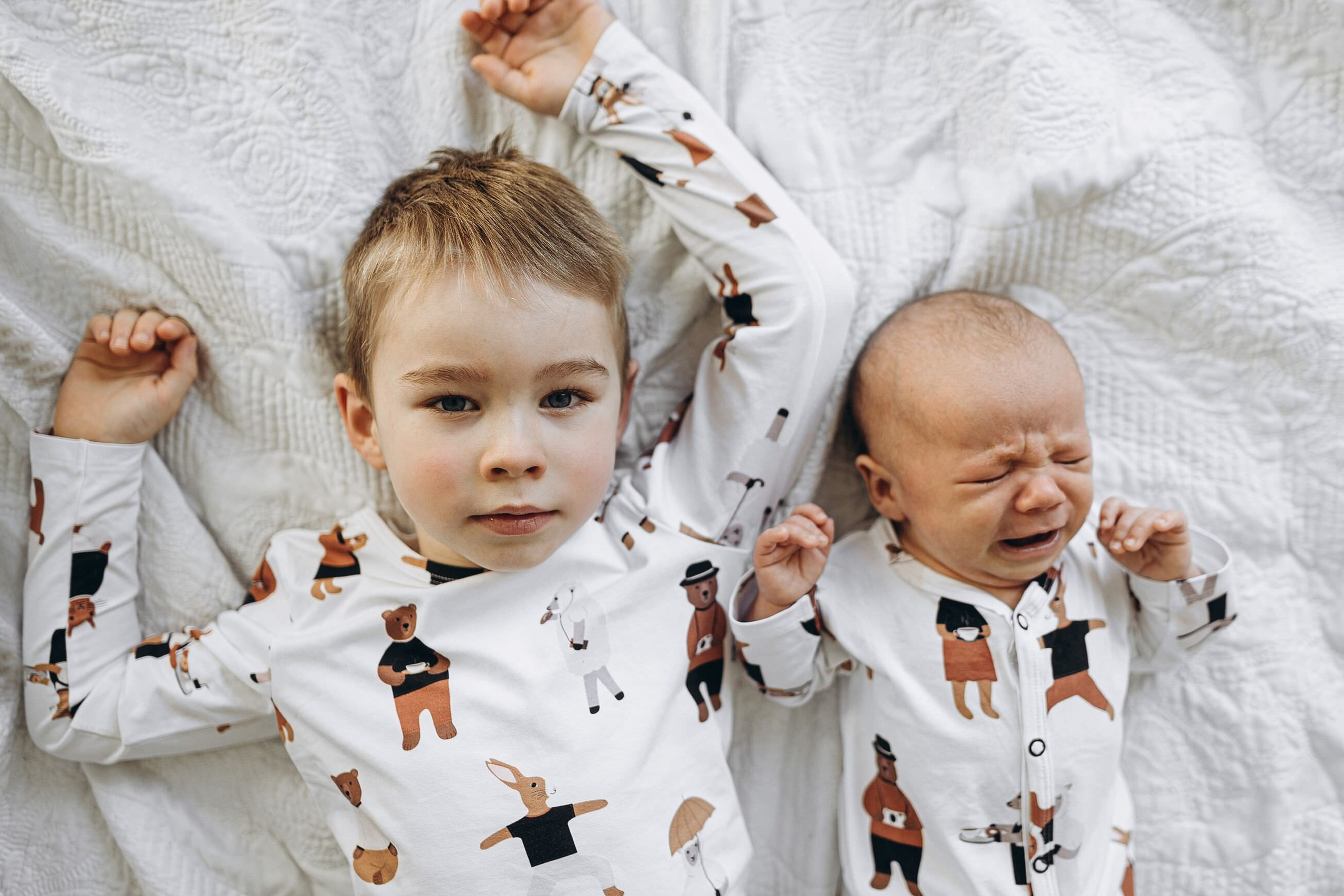 IETEIKUMI ĢIMENES FOTOSESIJAI MĀJĀS