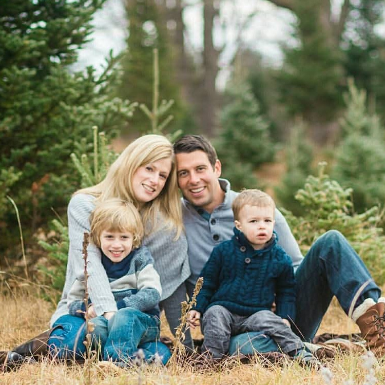 Mini sessions 2026 Alliston Ontario. Portrait and Personal Brand Photographer in Simcoe County, Ontario, Bobbi-jo Stuart