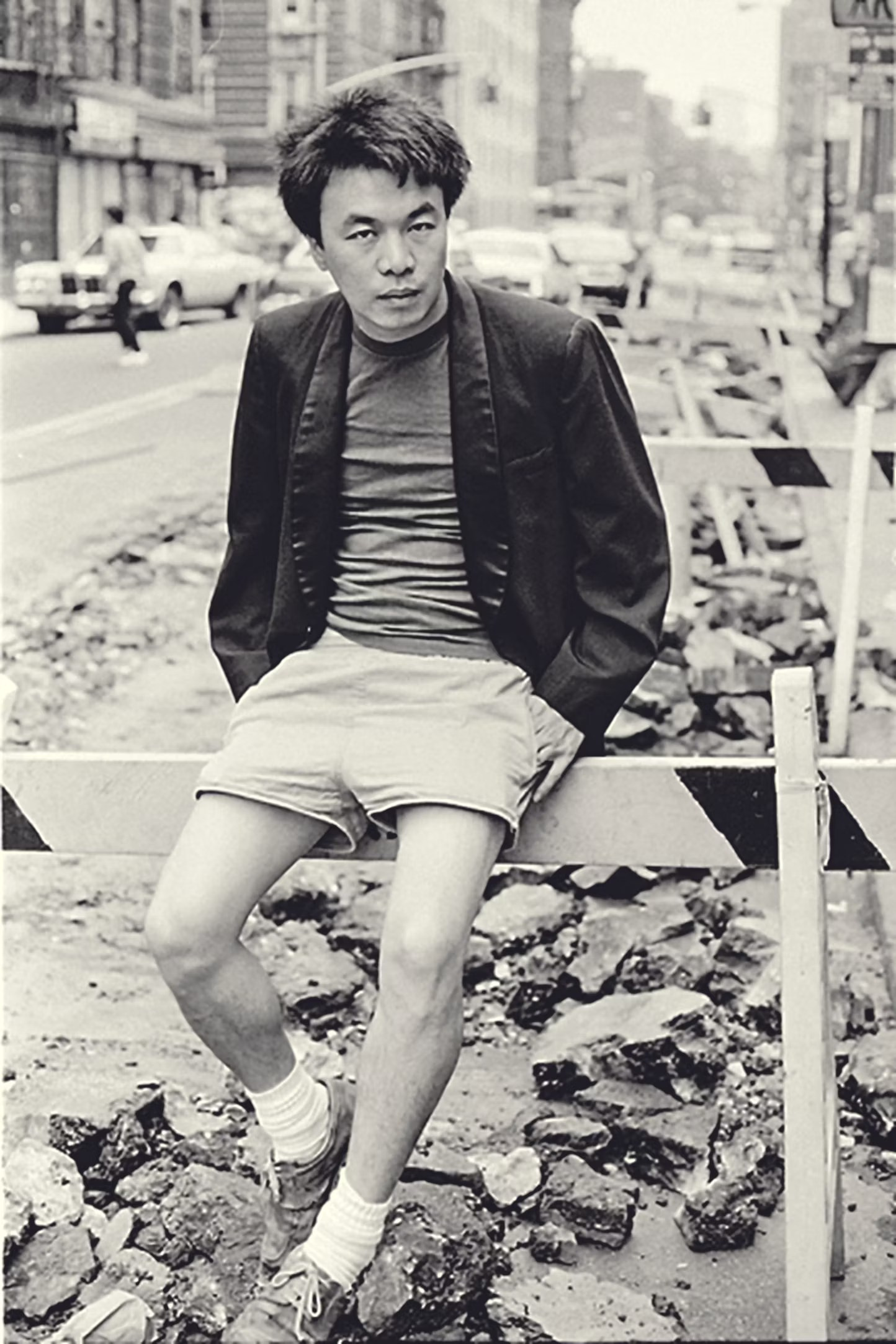 Молодой Ай Вэйвэй в Нью-Йорке в 1980-х — период формирования его стиля, фотография из ранних лет эмиграции.