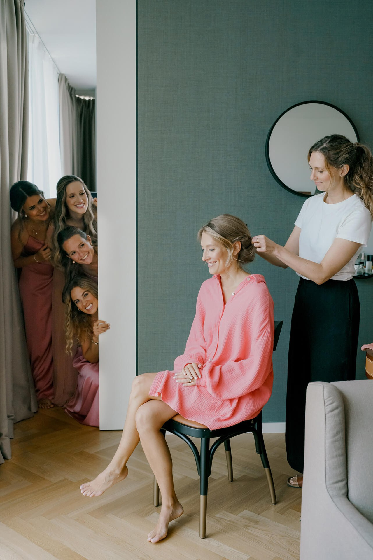 The Bride’s getting ready: wedding morning photography guide. Wedding photographer in Europe. Based in Italy, Lake Como. Aesthetic elegant story-telling