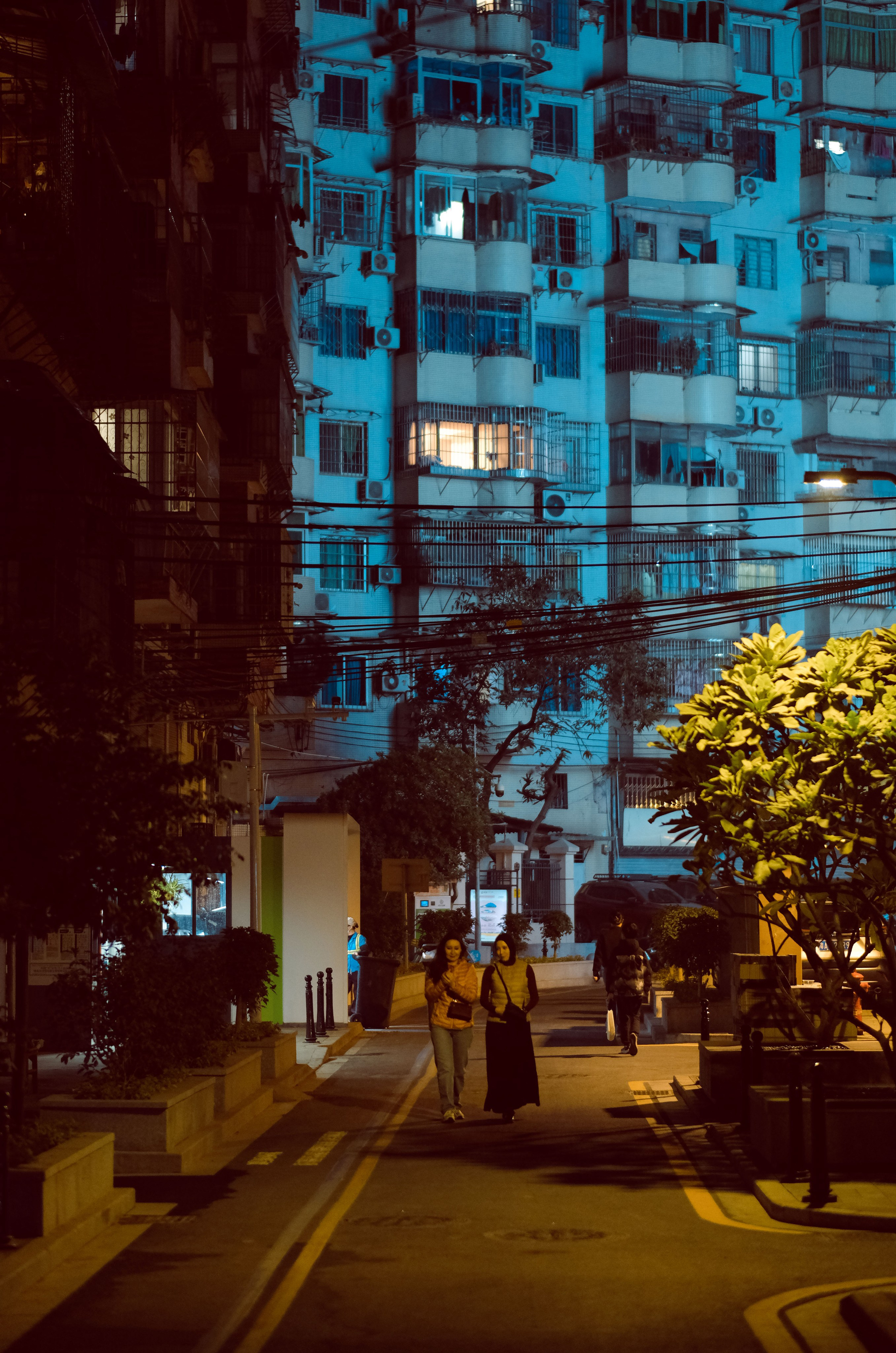 Caihong Bridge Station (彩虹桥站) Line 11 and 8 | Street Photography, China