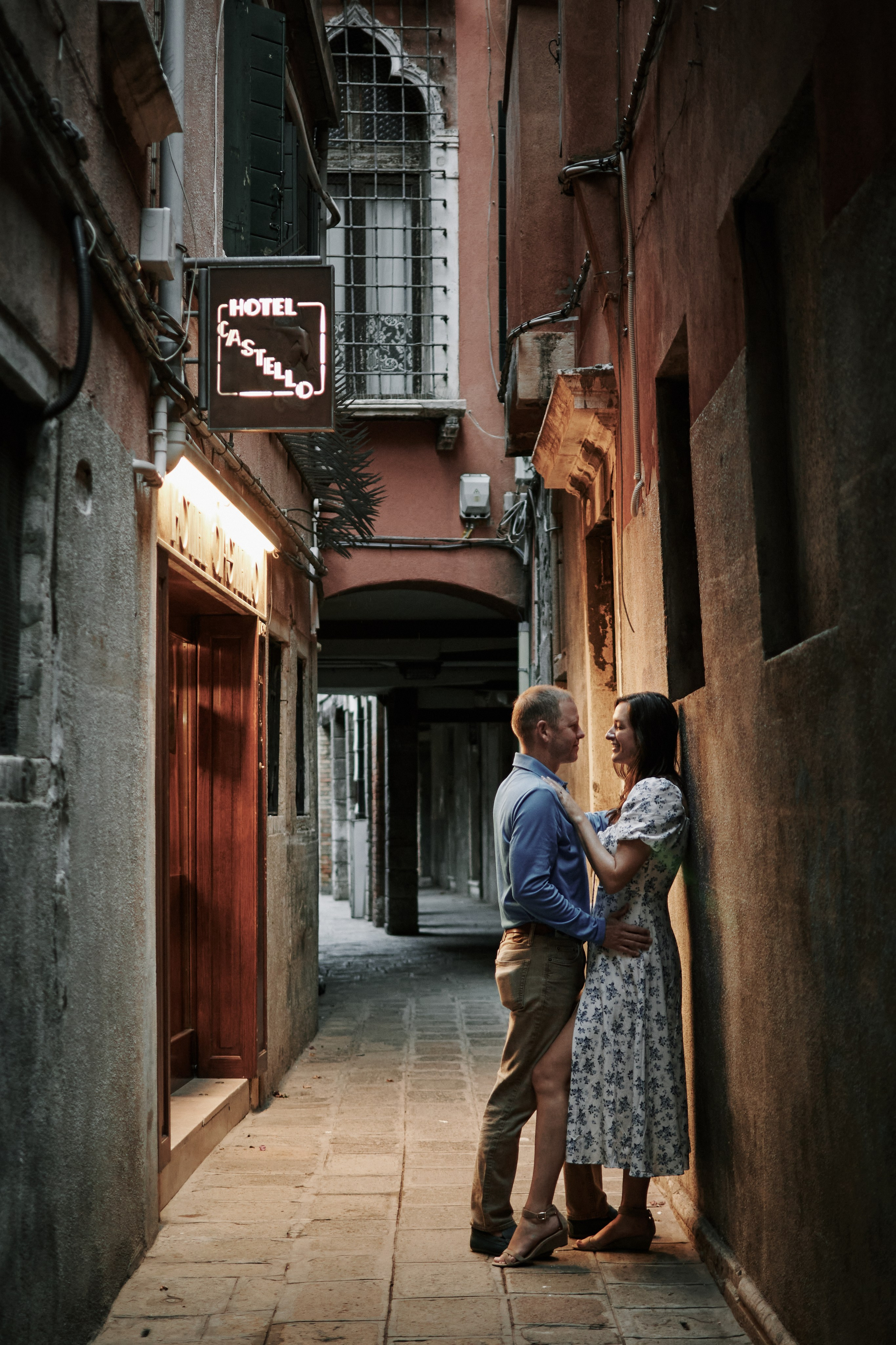 Romantic photoshoot. Photographer in Venice, Italy. Yana Zotova