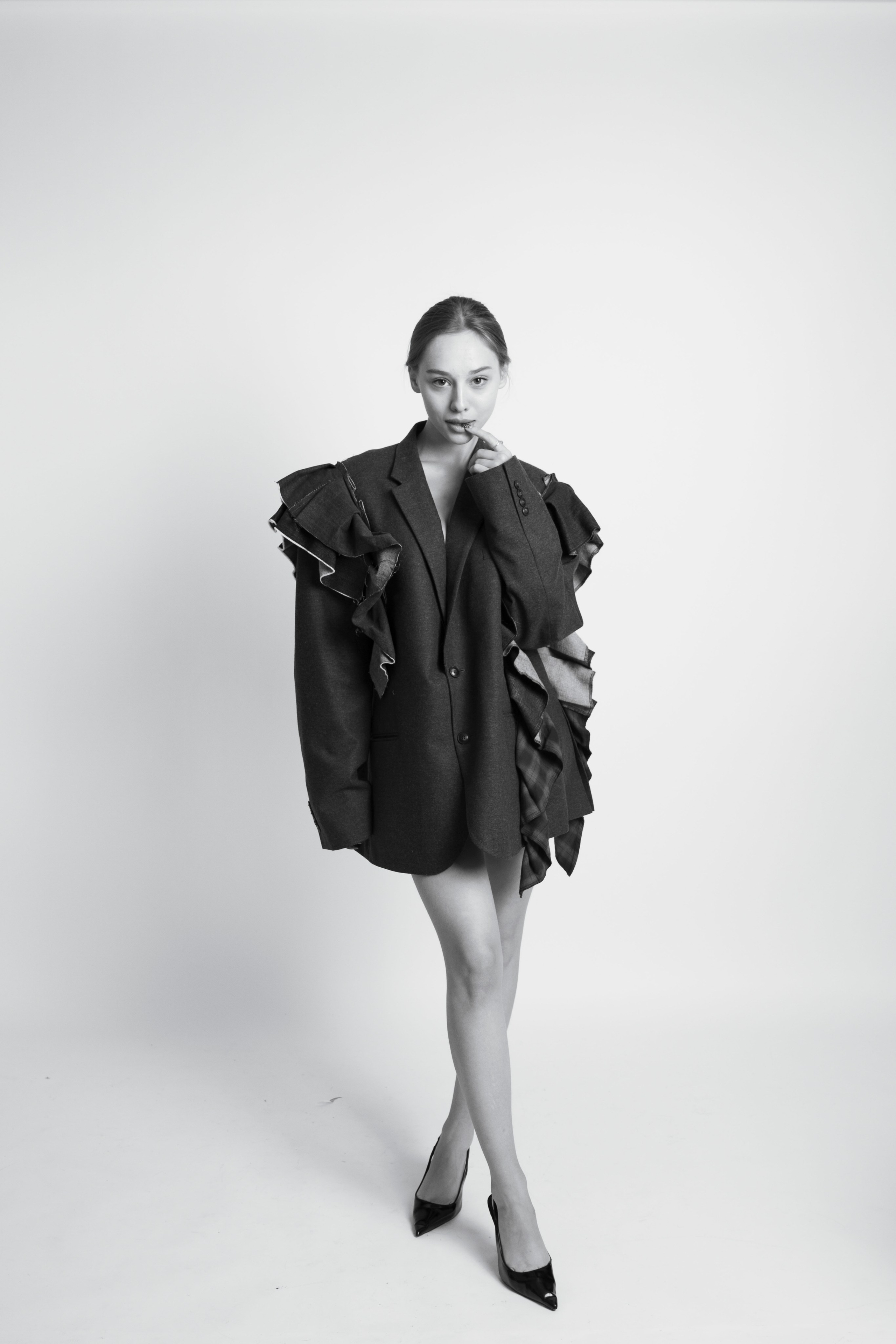 Белый фон. SHOOT IT YOURSELF — SELF PORTRAIT STUDIO IN CHICAGO