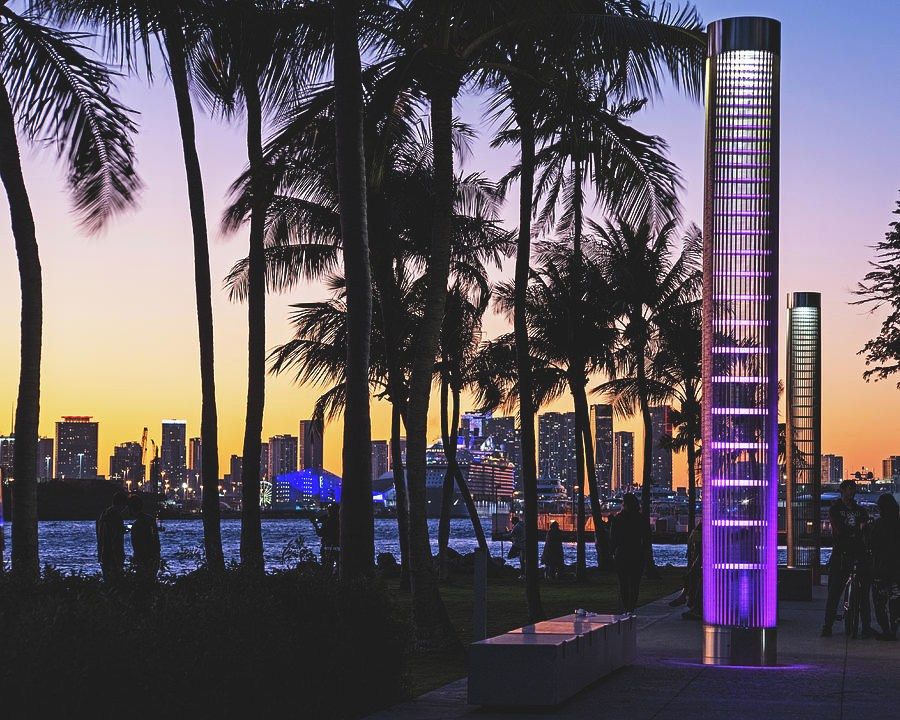 Miami Engagement Photographer: Your discreet Paparazzi