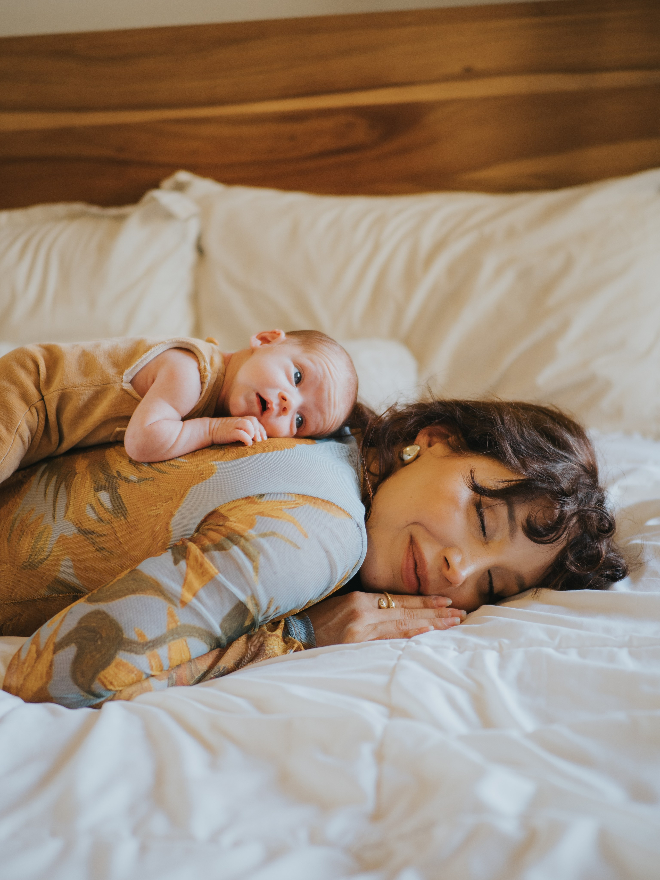 Newborn. Mimosa Studios — Motherhood & Family Photographer in Montreal