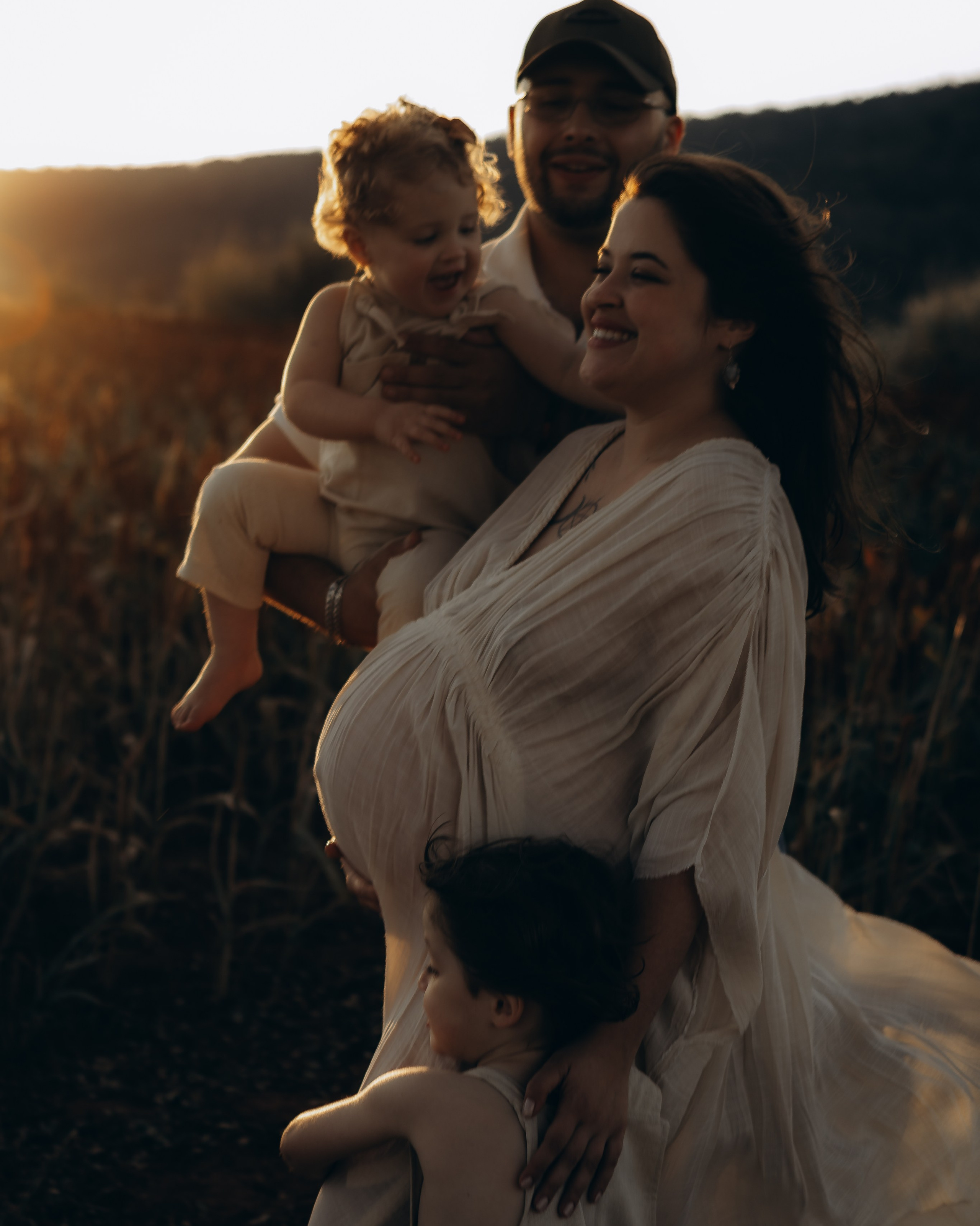 ensaio externo gestante com a família com luz natural em Sorocaba