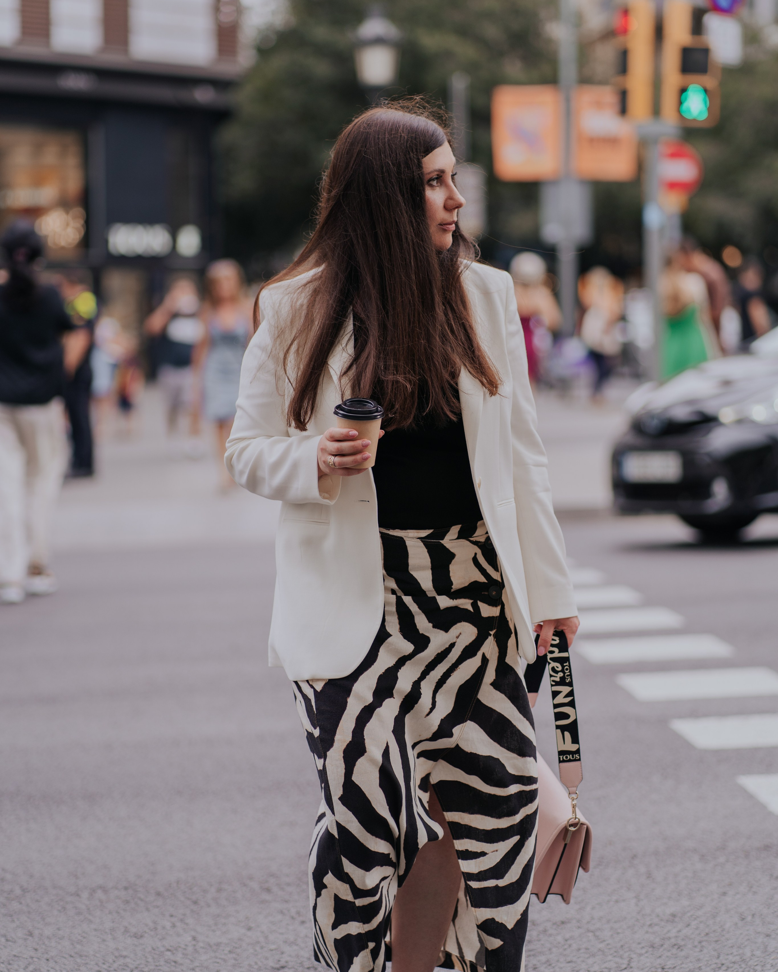 Autumn Outfit Ideas for Photoshoot in Barcelona. DiaFoto — Wow Photographer in Barcelona | Premium Barcelona Photoshoot Experience