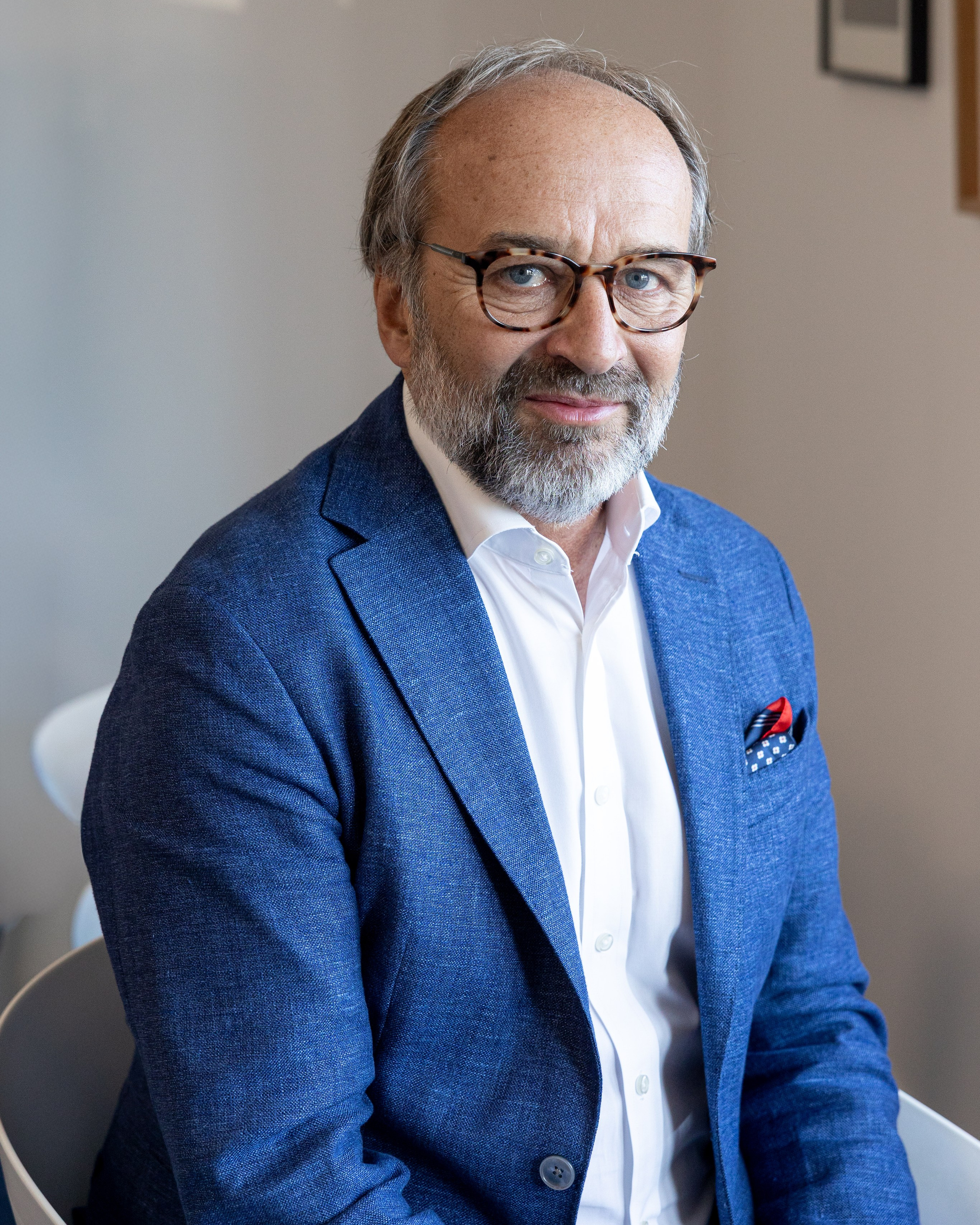 Corporate photographer in Toulouse for headshots, teams and business communication. Executive & Corporate Photographer in Toulouse | Personal Branding by Eugenie Smirnova