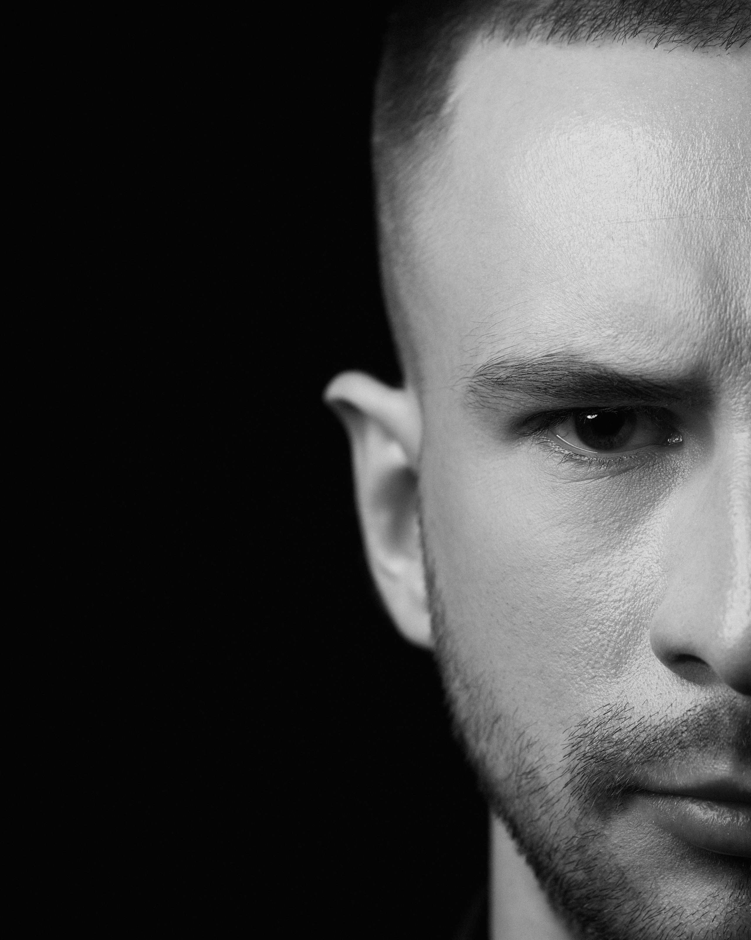 Portret fotografa mody Maxima Stoyanovskiego we Wrocławiu