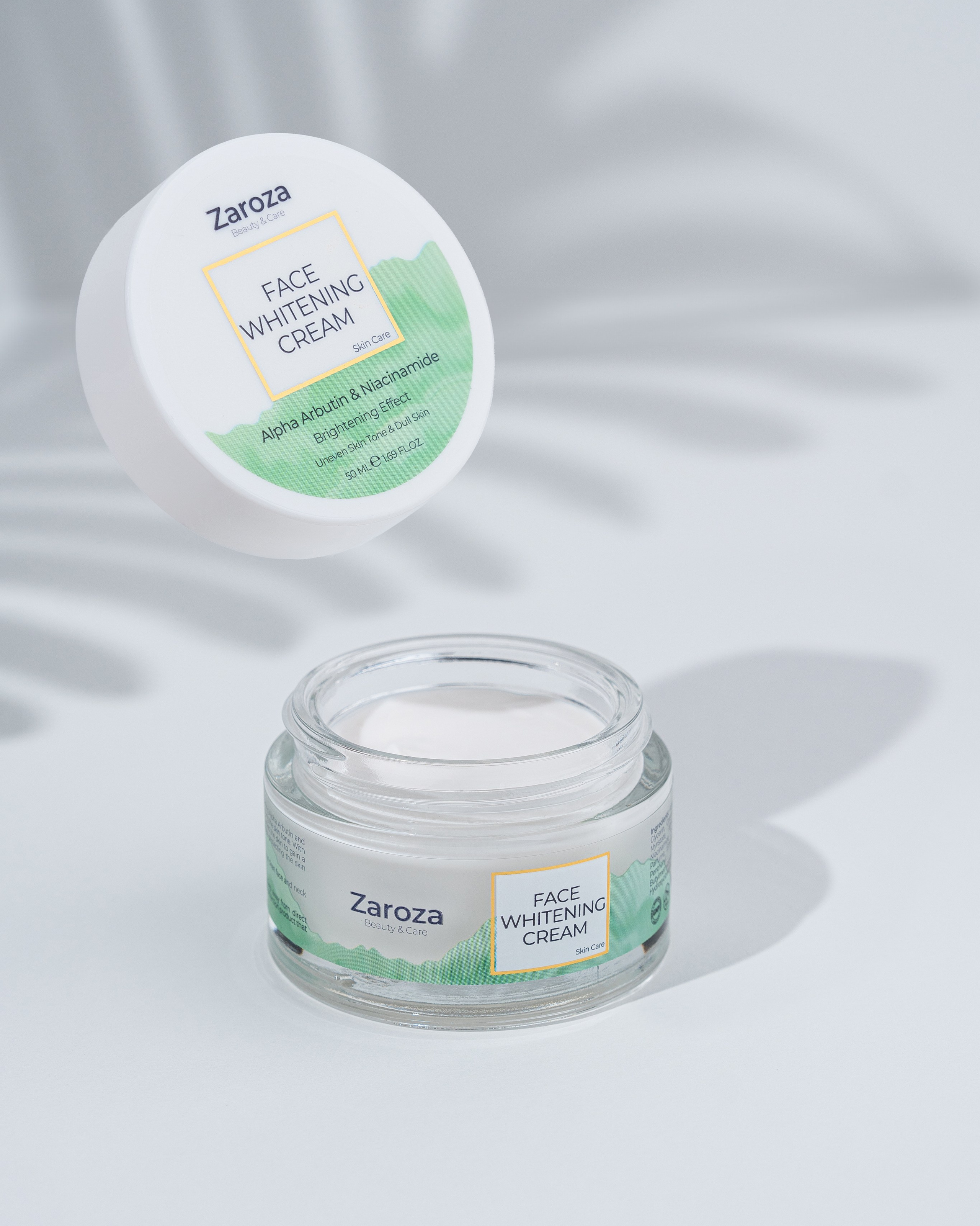 ağ fonda məhsul çəkilişi