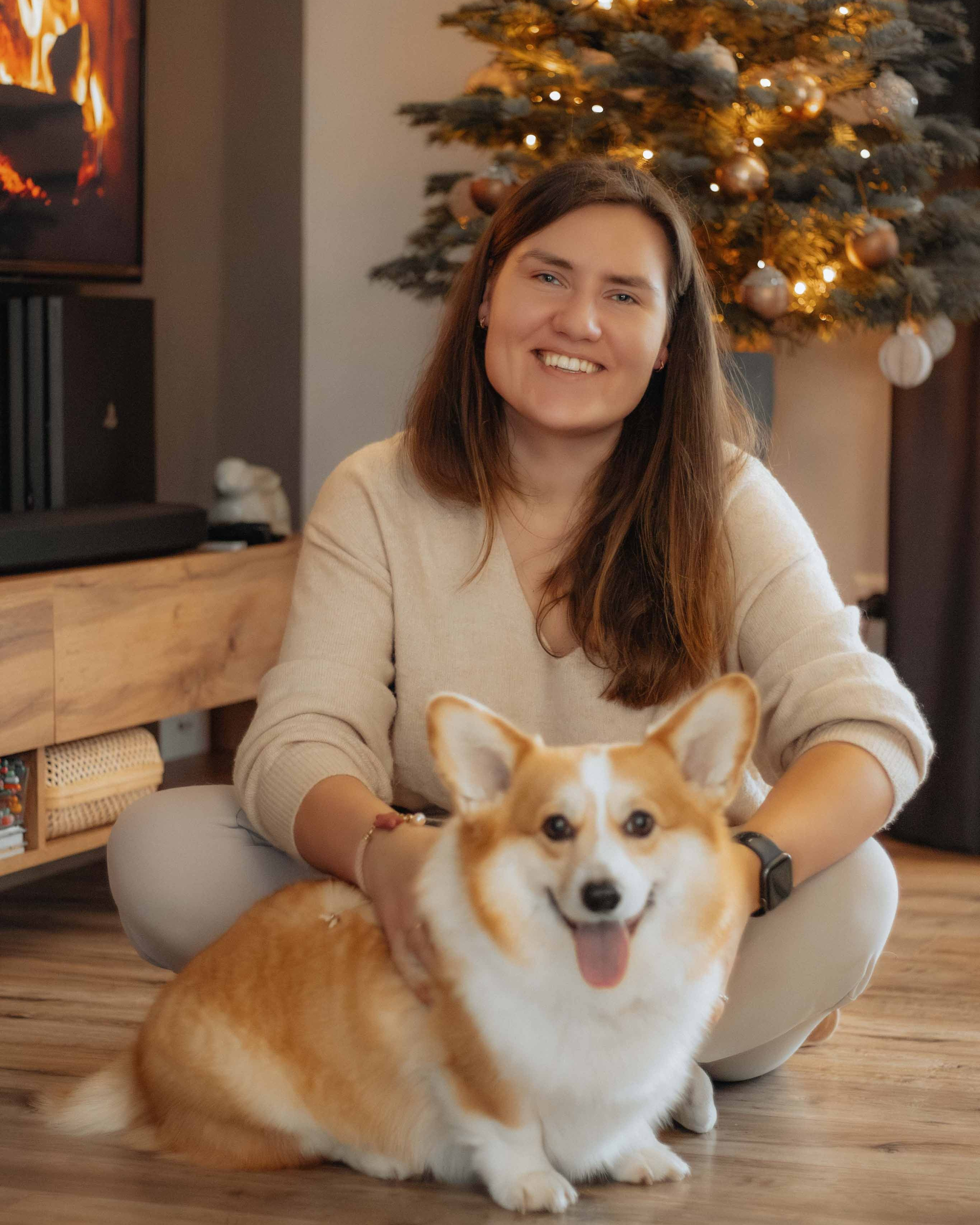 Cozy Vilnius Christmas Photoshoot: Studio, Home or Outdoor. Framed by Evelina | Destination Wedding Photographer from Lithuania | Europe