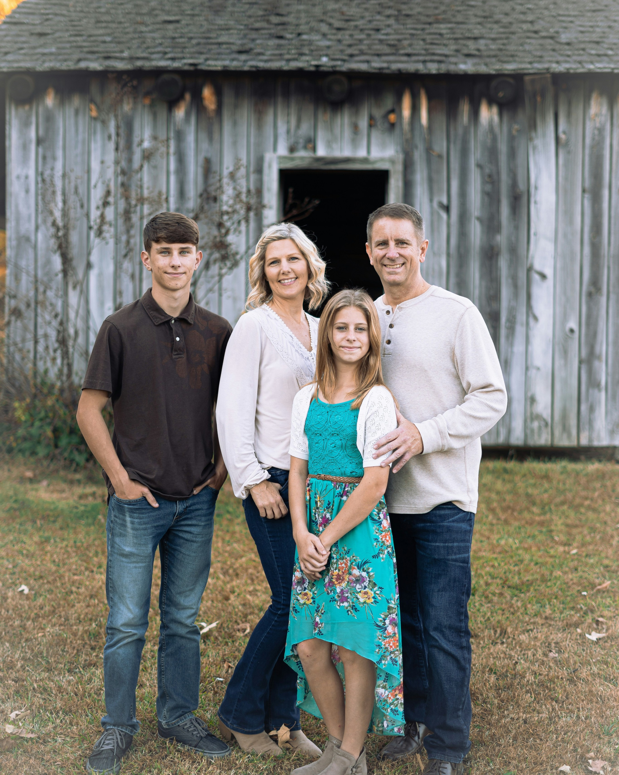 Family. Photographer | Naomi Maklin