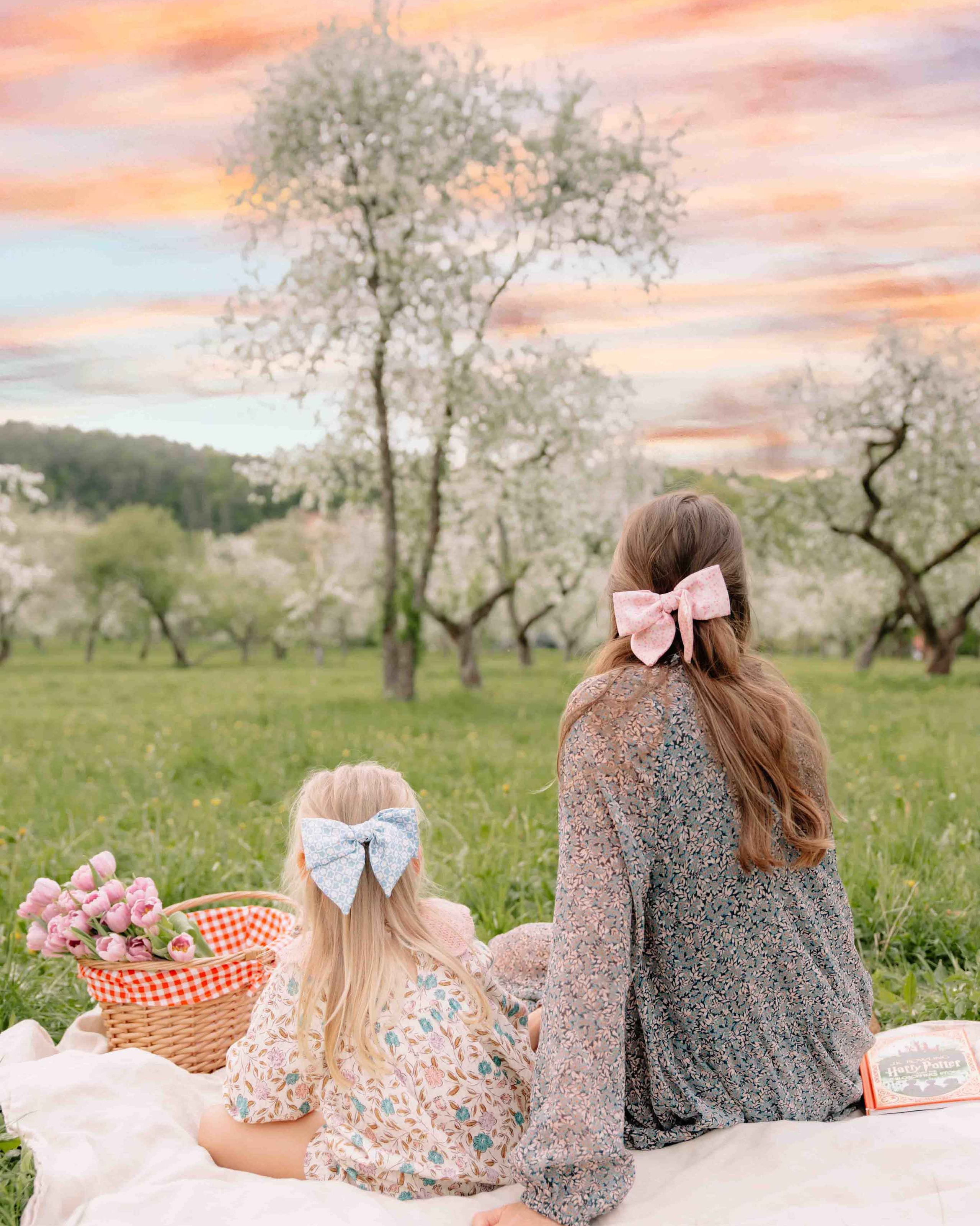 Šeimos fotosesija Vilniuje — namie, gamtoje, studijoje. Framed by Evelina | Vestuvių fotografė