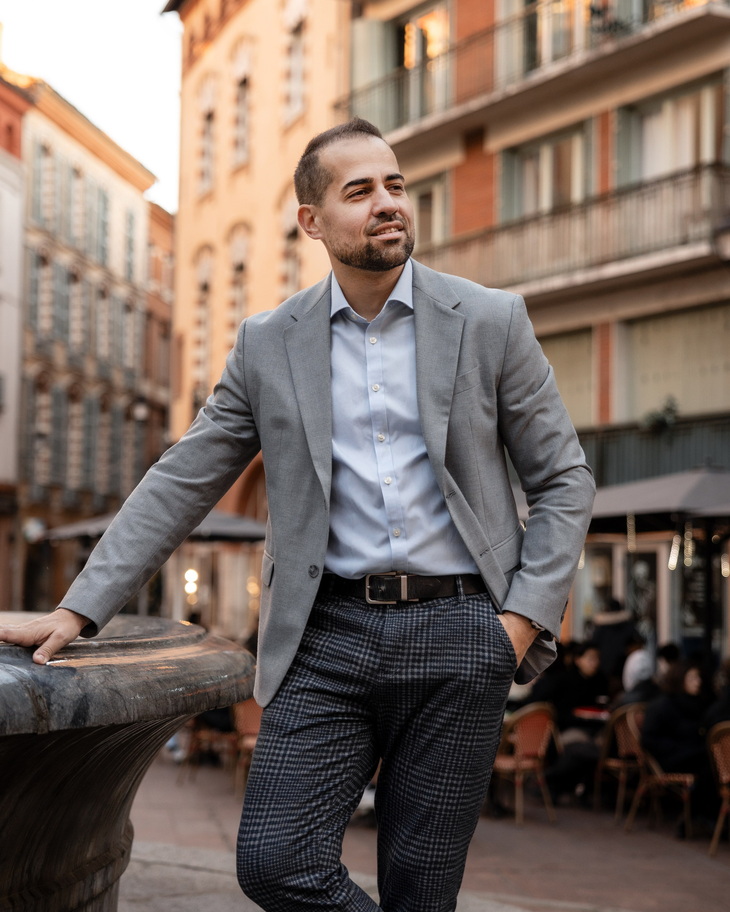 Business portrait of a man in a suit in Toulouse