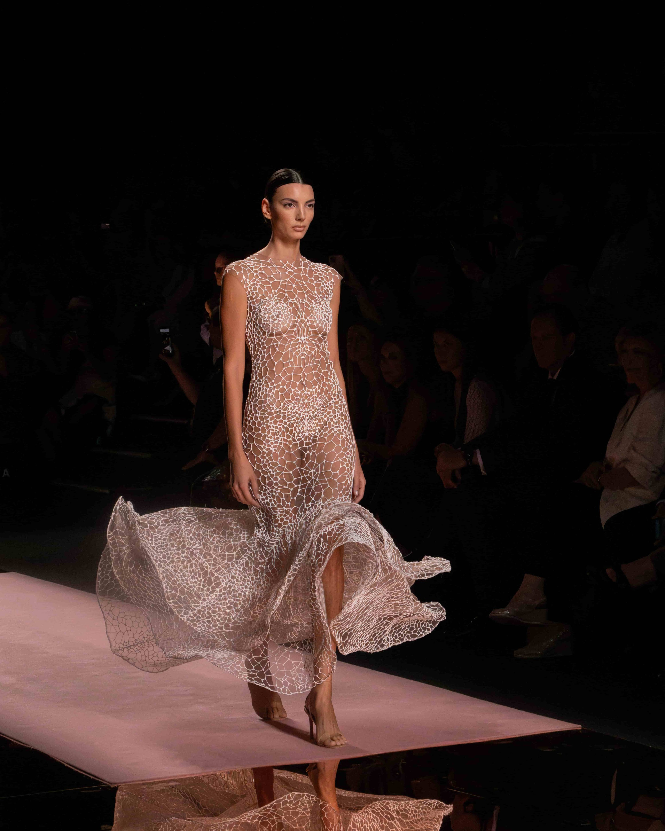 Cada passo na passarela merece ser eternizado. Fotografia de desfile de moda em Aveiro com edição profissional. Agende já a sua data.