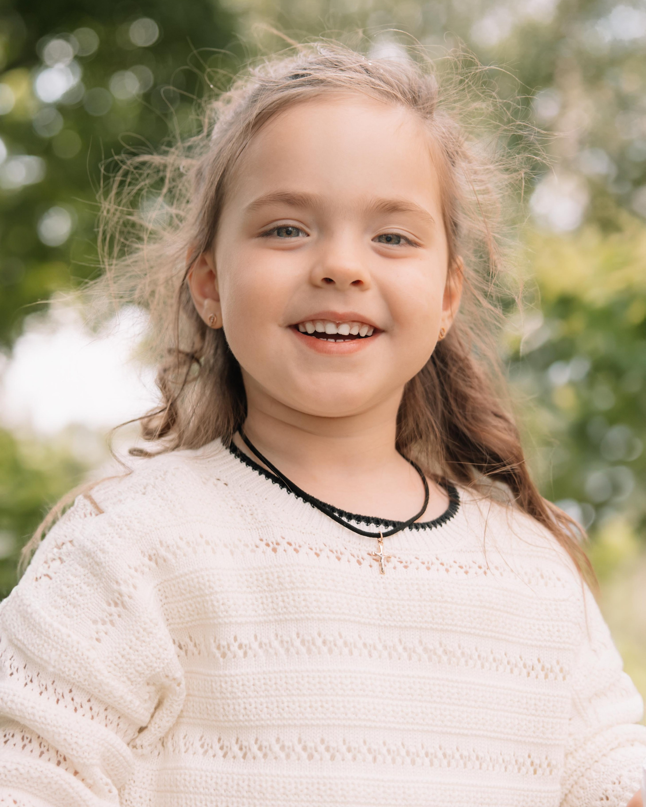 Šeimos fotosesija Vilniuje — namie, gamtoje, studijoje. Framed by Evelina | Vestuvių fotografė