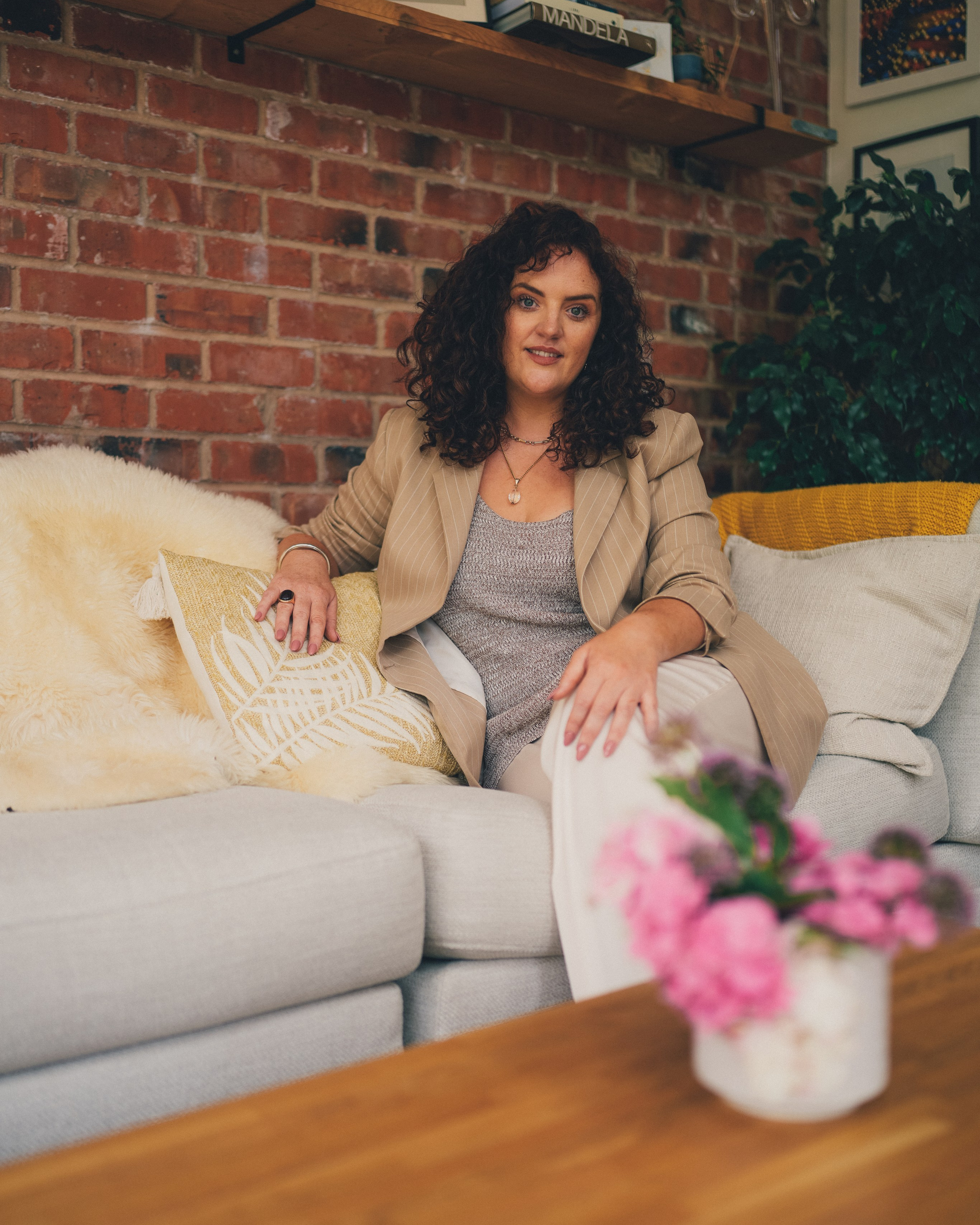 Brand photography counseling with Kate. Lady on the sofa.