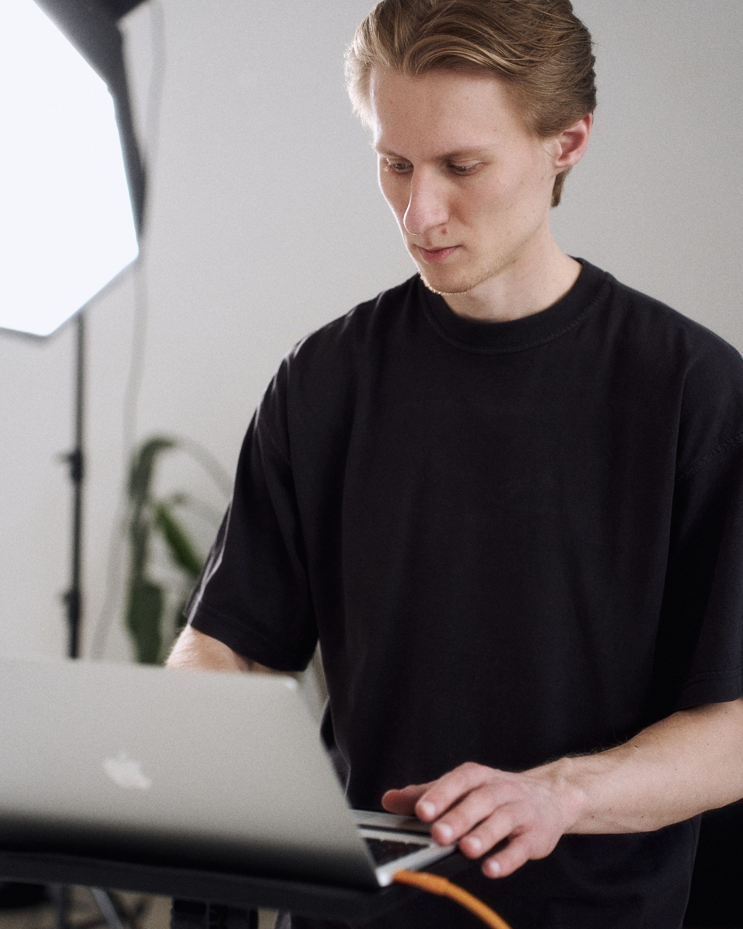 CONTACT. Commercial photographer in Prague Razmaev Vadim