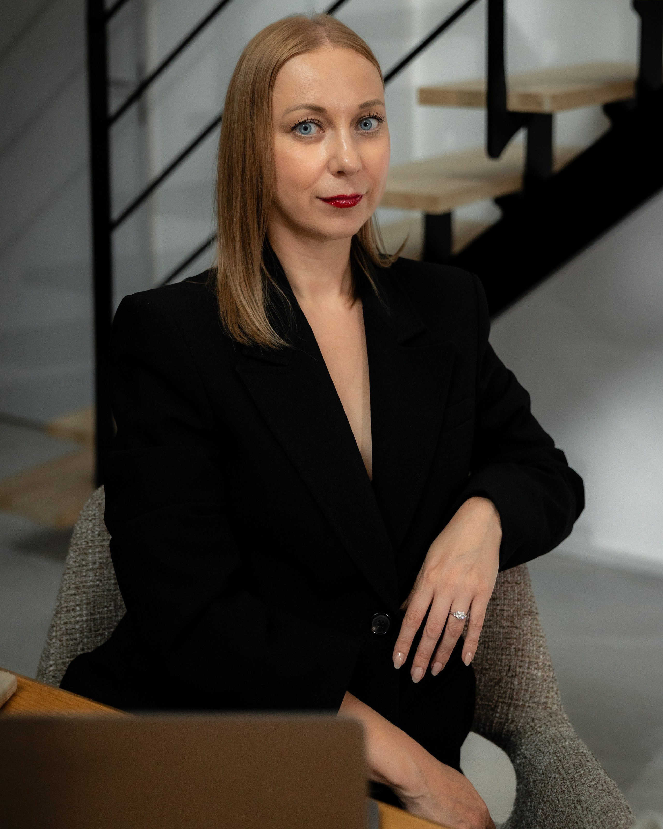 Founder in a black blazer on a staircase, personal brand portrait in Toulouse