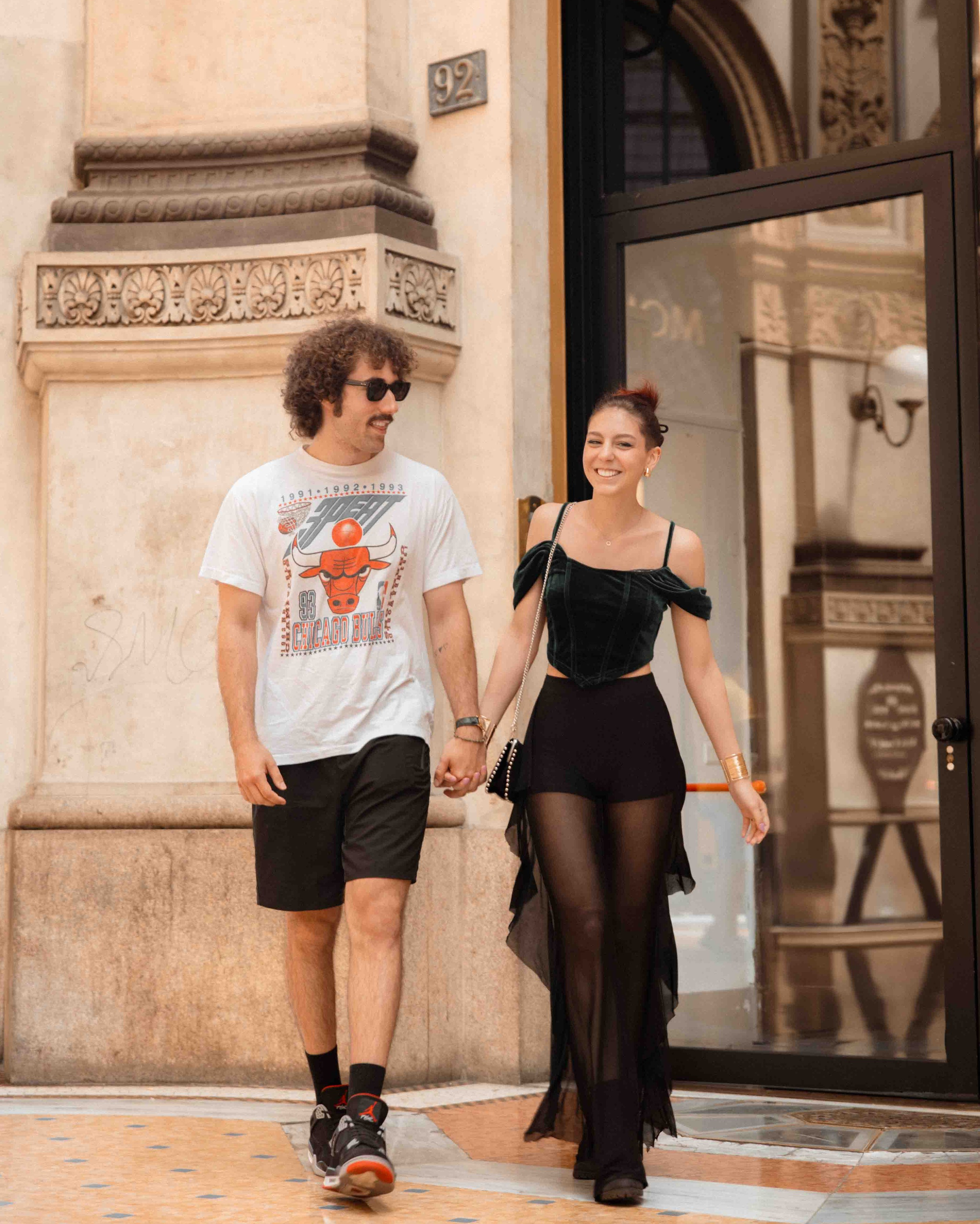 Poros fotosesija Vilniuje — smagus ir jaukus pasimatymas jums. Framed by Evelina | Vestuvių fotografė