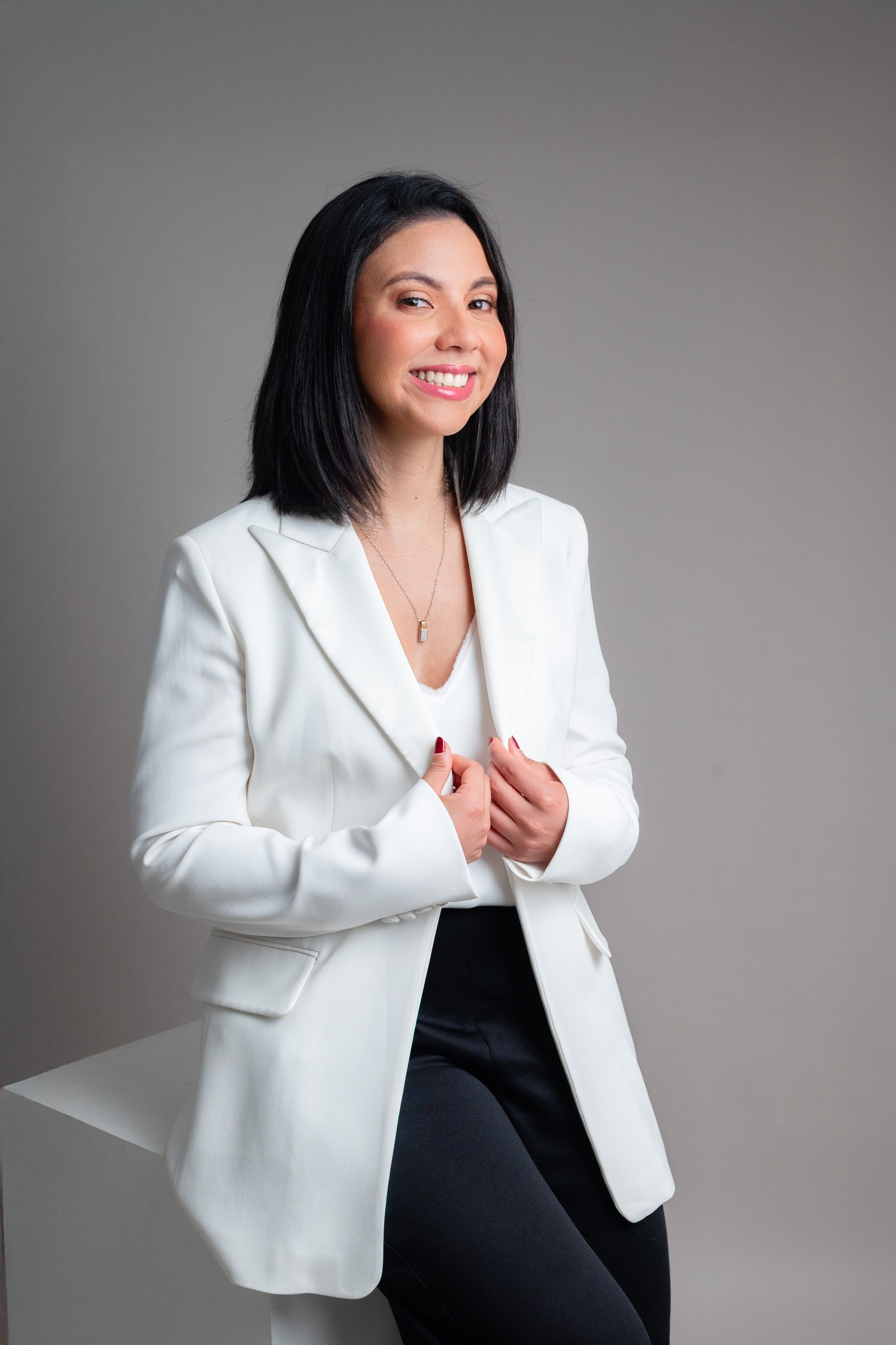 Tu foto profesional está saboteando tu carrera. Professional wedding, pregnancy and families photographer in Bogotá | Victor Rivera