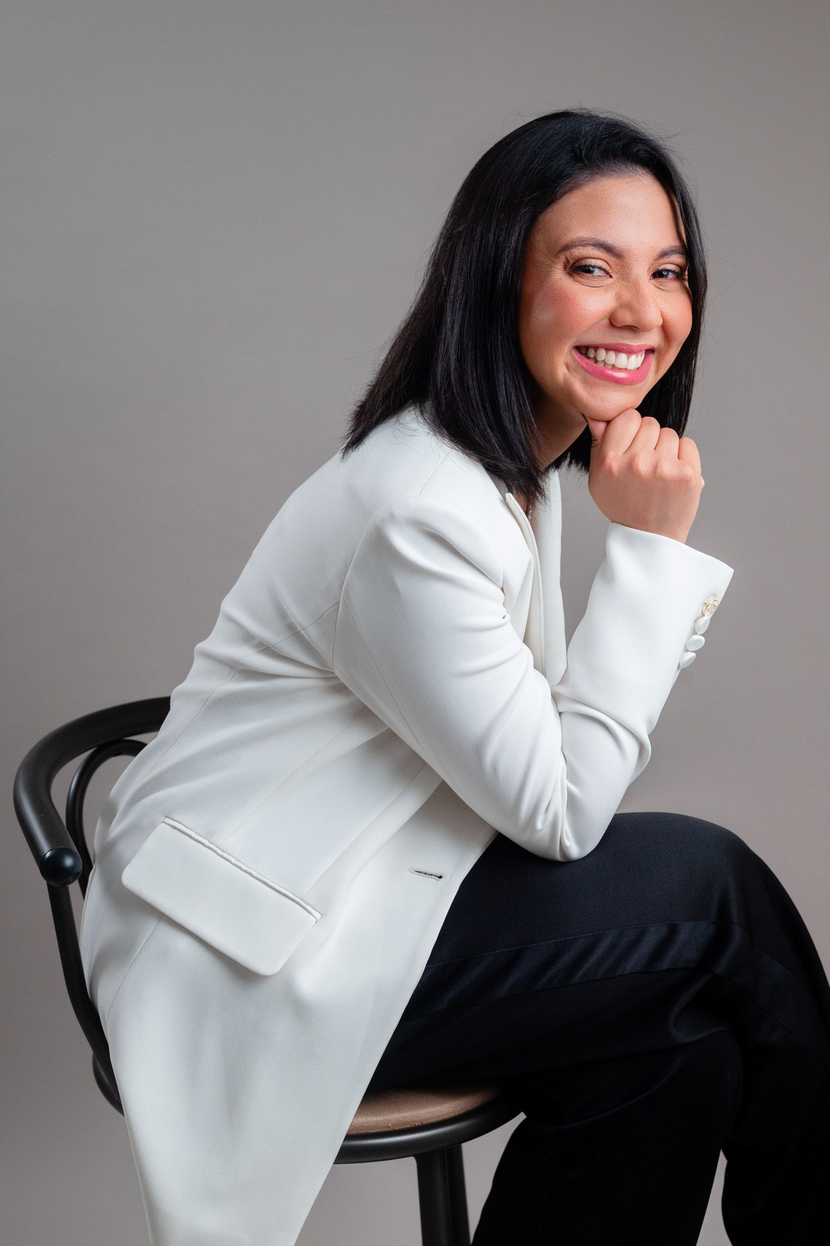 Tu foto profesional está saboteando tu carrera. Professional wedding, pregnancy and families photographer in Bogotá | Victor Rivera