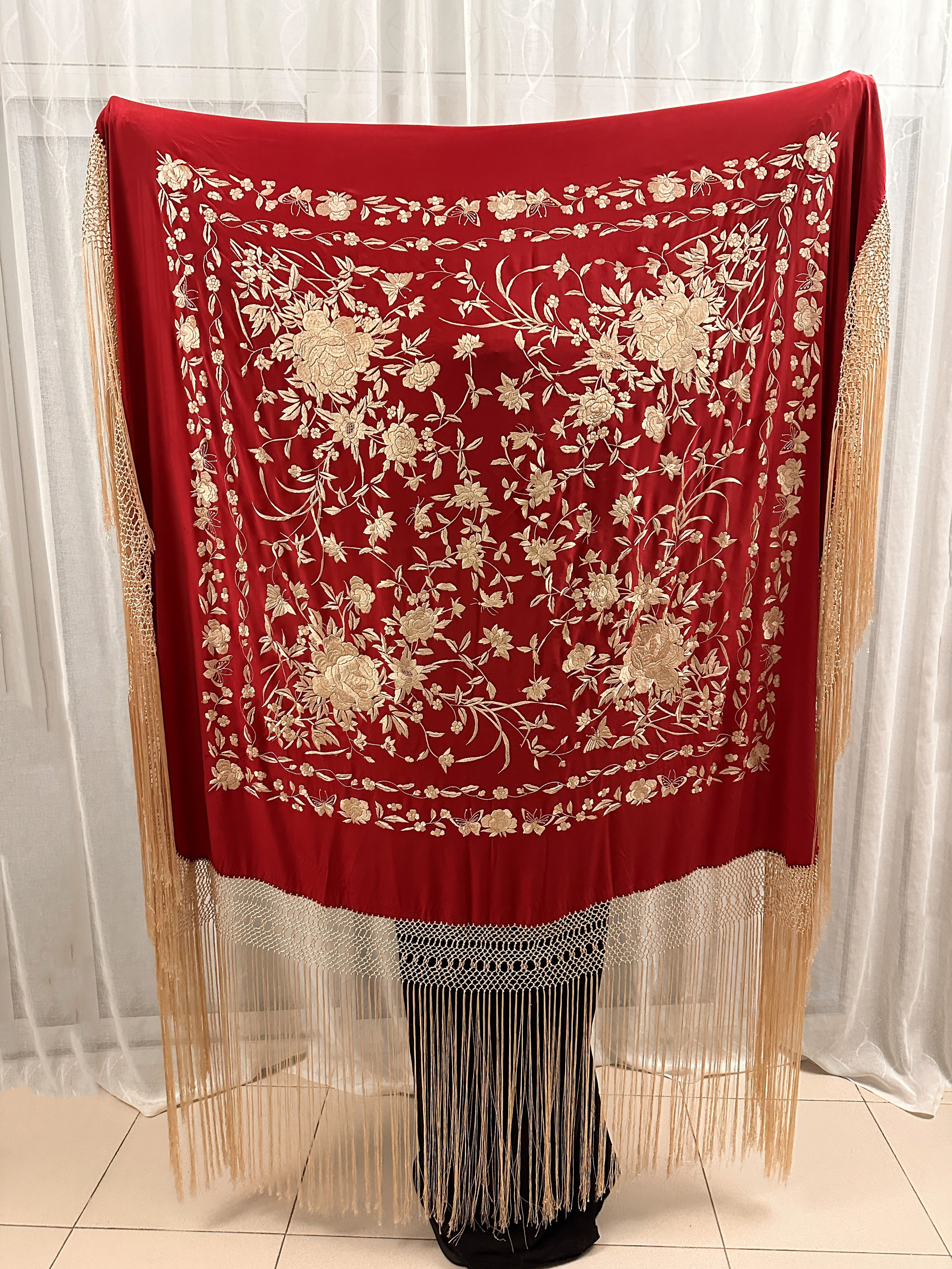 Clothing and Accessories. Современнные и актикварные украшения в Барселоне, Москве и Санкт-Петербурге