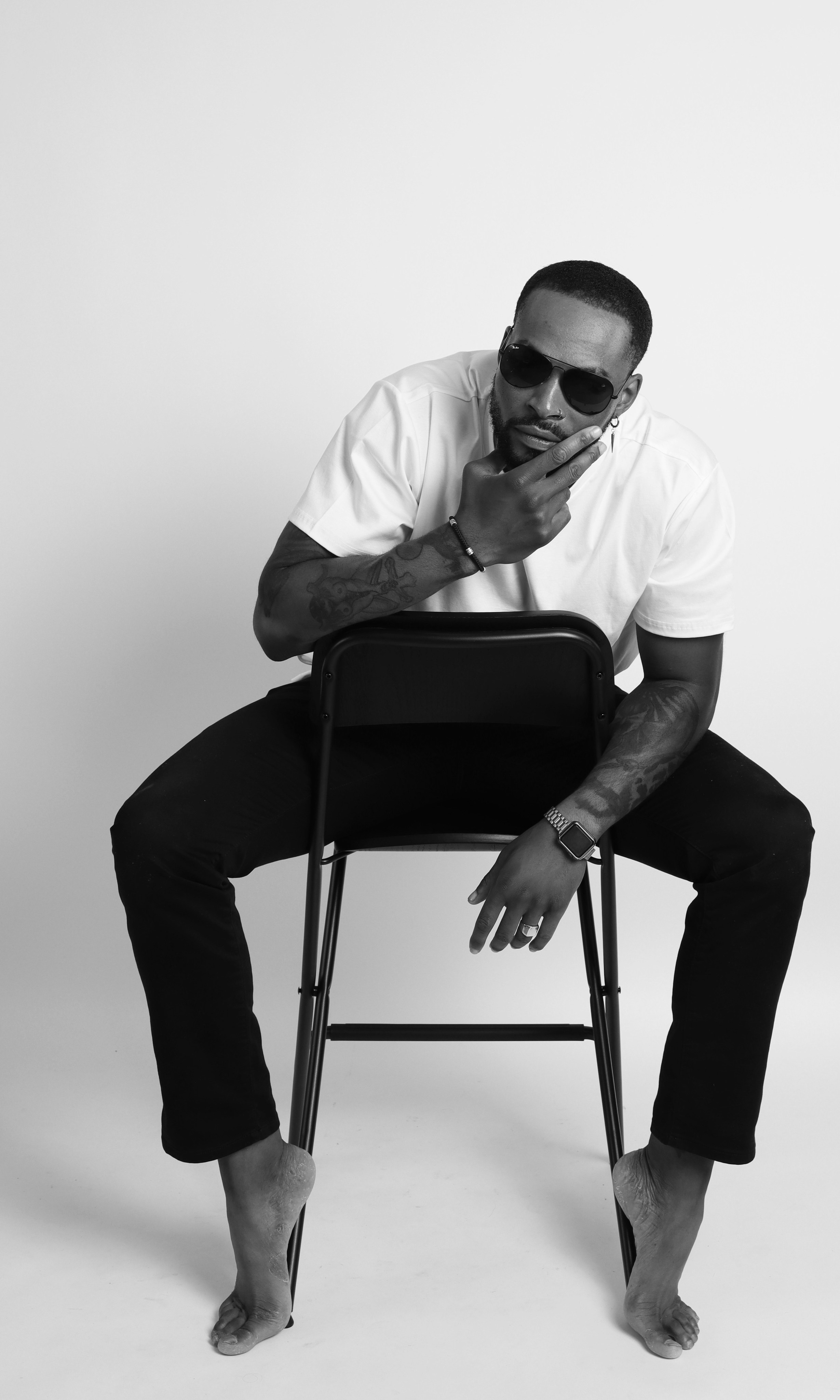 Белый фон. SHOOT IT YOURSELF — SELF PORTRAIT STUDIO IN CHICAGO