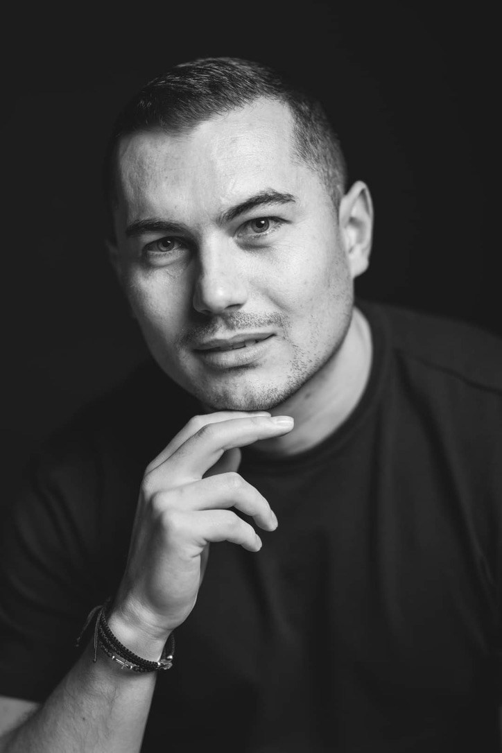 Despre Marian Mătălică — Fotograf Profesionist în Iași