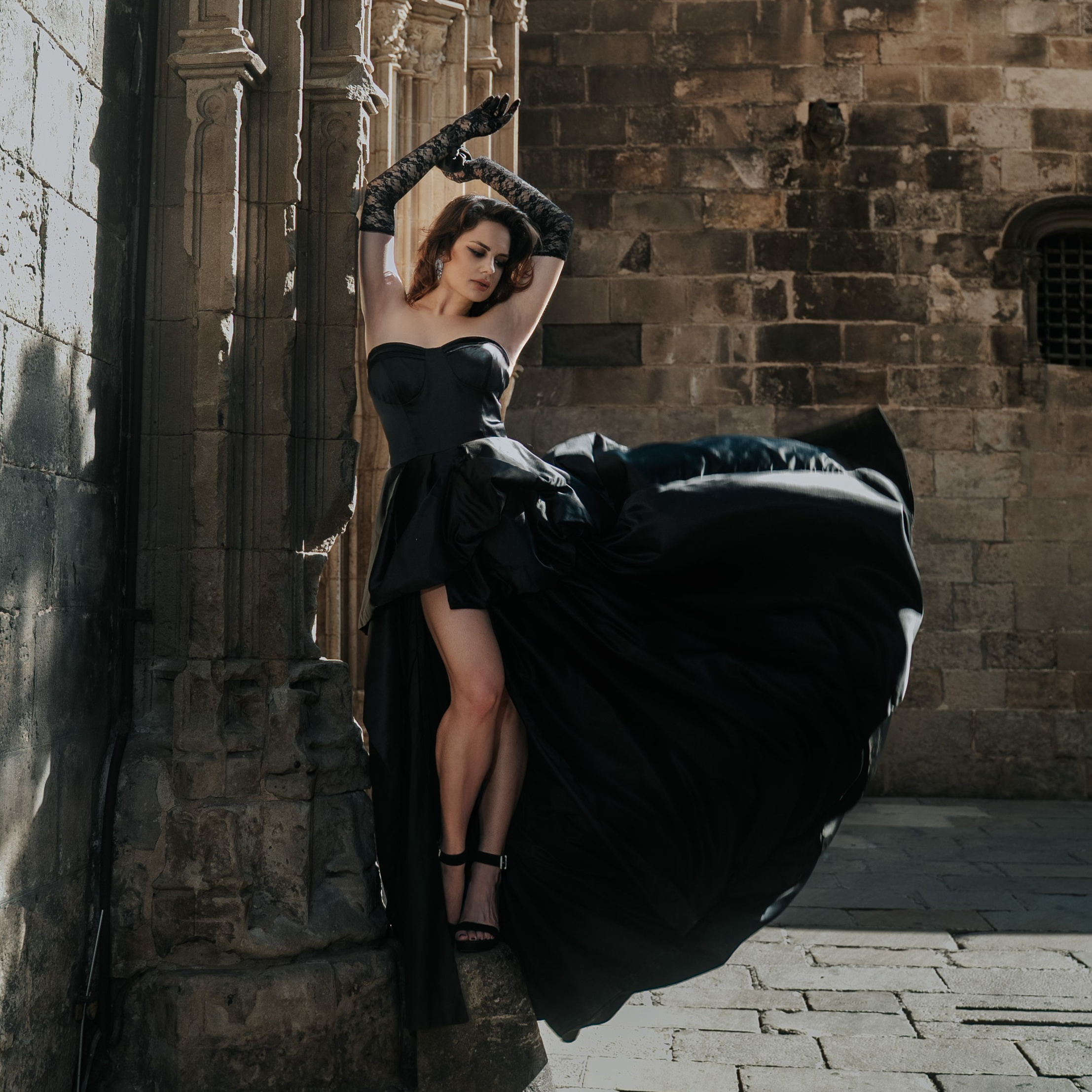 DiaFoto Luxury Dress Photoshoot in Barcelona | Dress Rental & Wow