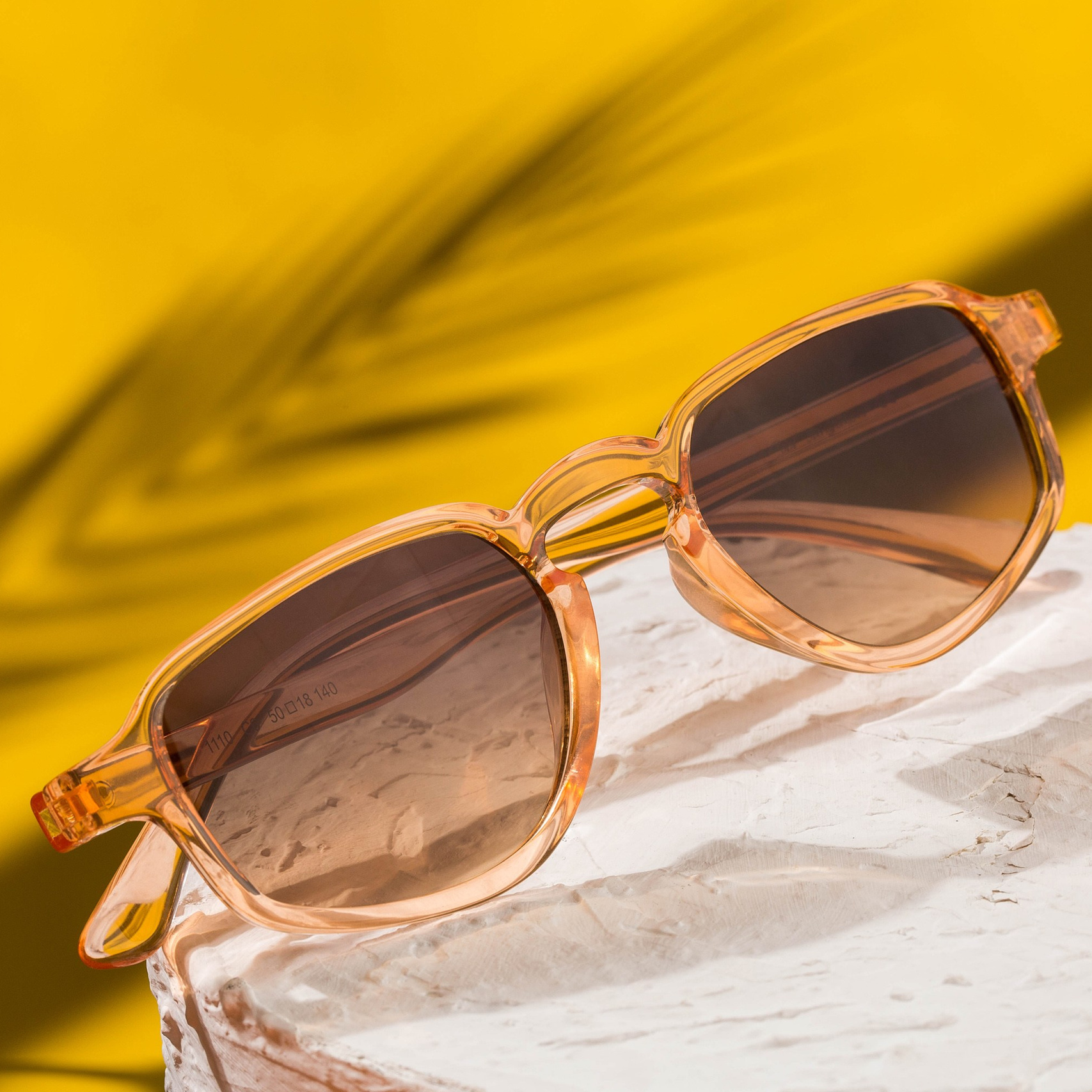 Yaşıl tonlarda məhsul fotosu – təbiilik və ekoloji brend imici üçün idealdır